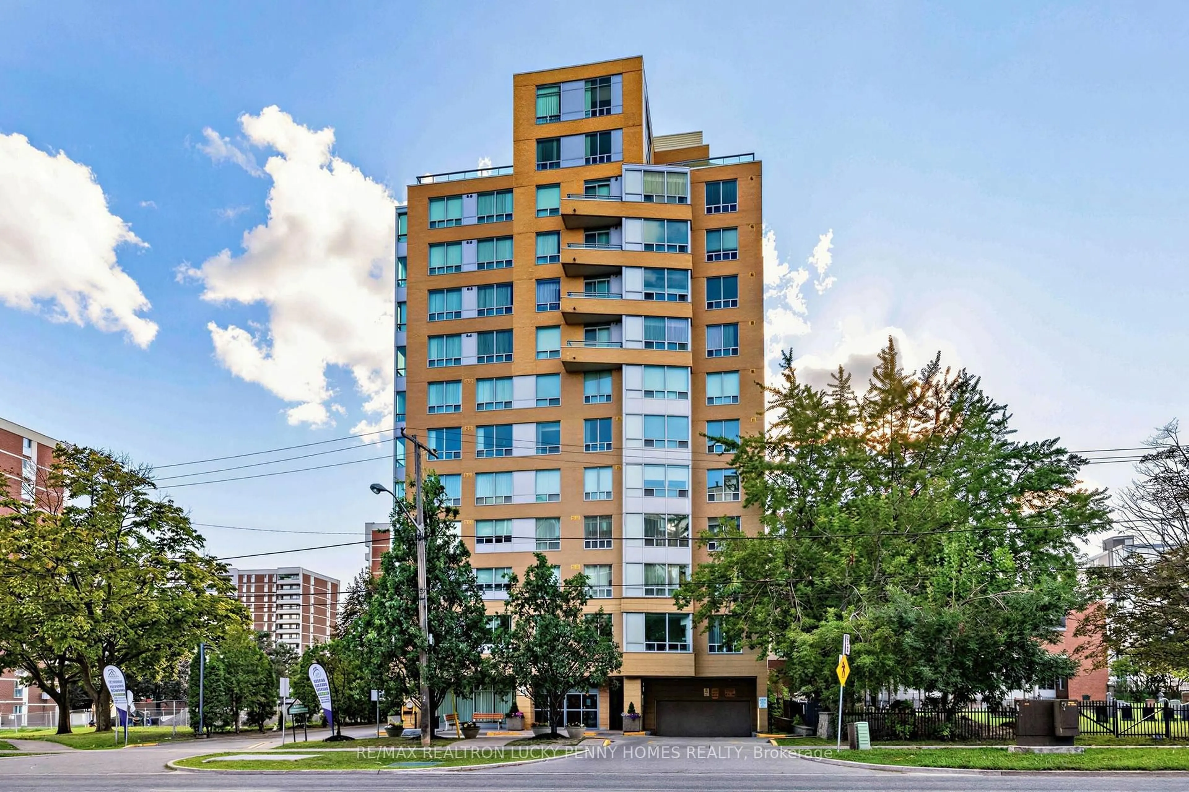 Indoor foyer for 2800 Warden Ave #807, Toronto Ontario M1W 3Z6