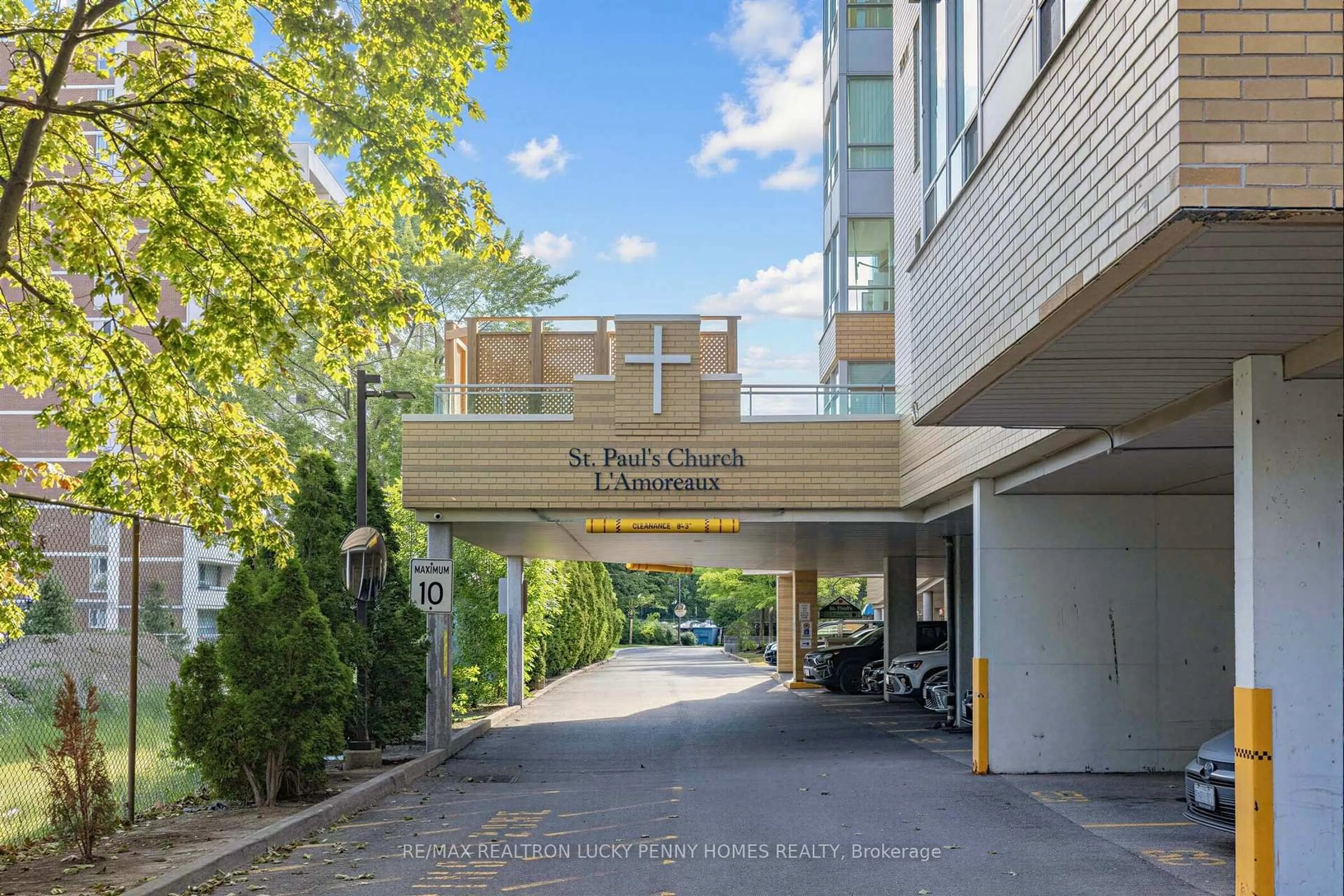 Indoor foyer for 2800 Warden Ave #807, Toronto Ontario M1W 3Z6