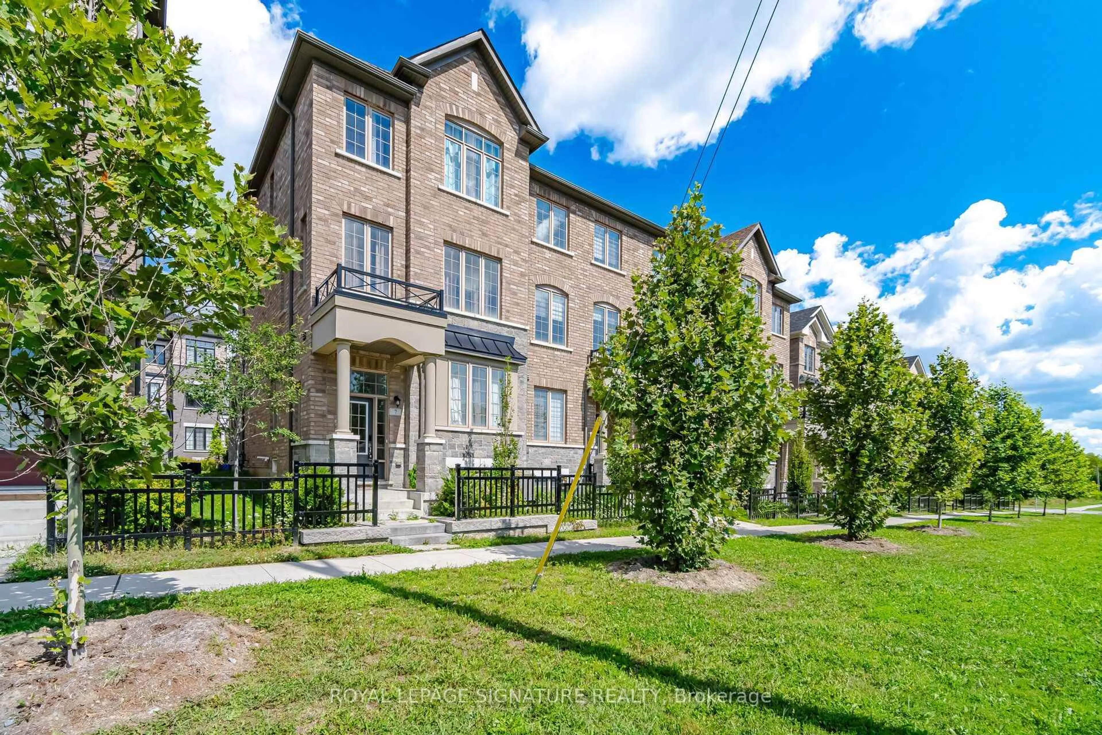 Unknown for 3 Kingfisher Way, Whitby Ontario L1P 0K3