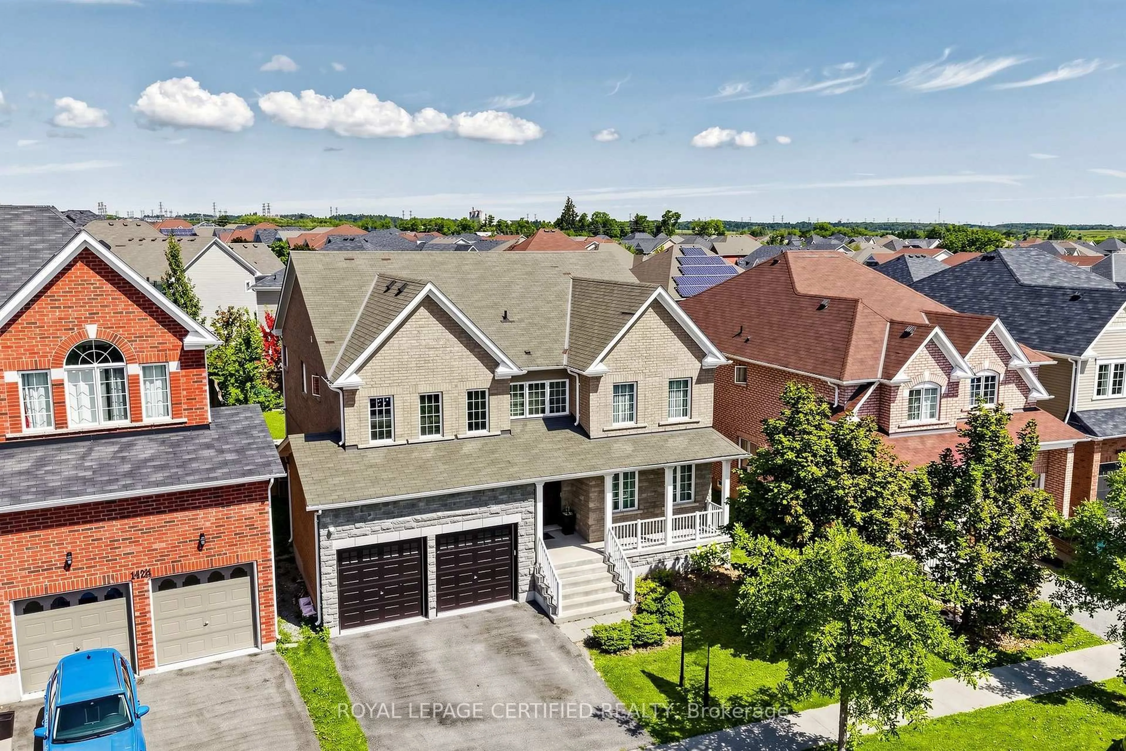 A pic from outside/outdoor area/front of a property/back of a property/a pic from drone, street for 1428 Woodstream Ave, Oshawa Ontario L1K 0W8