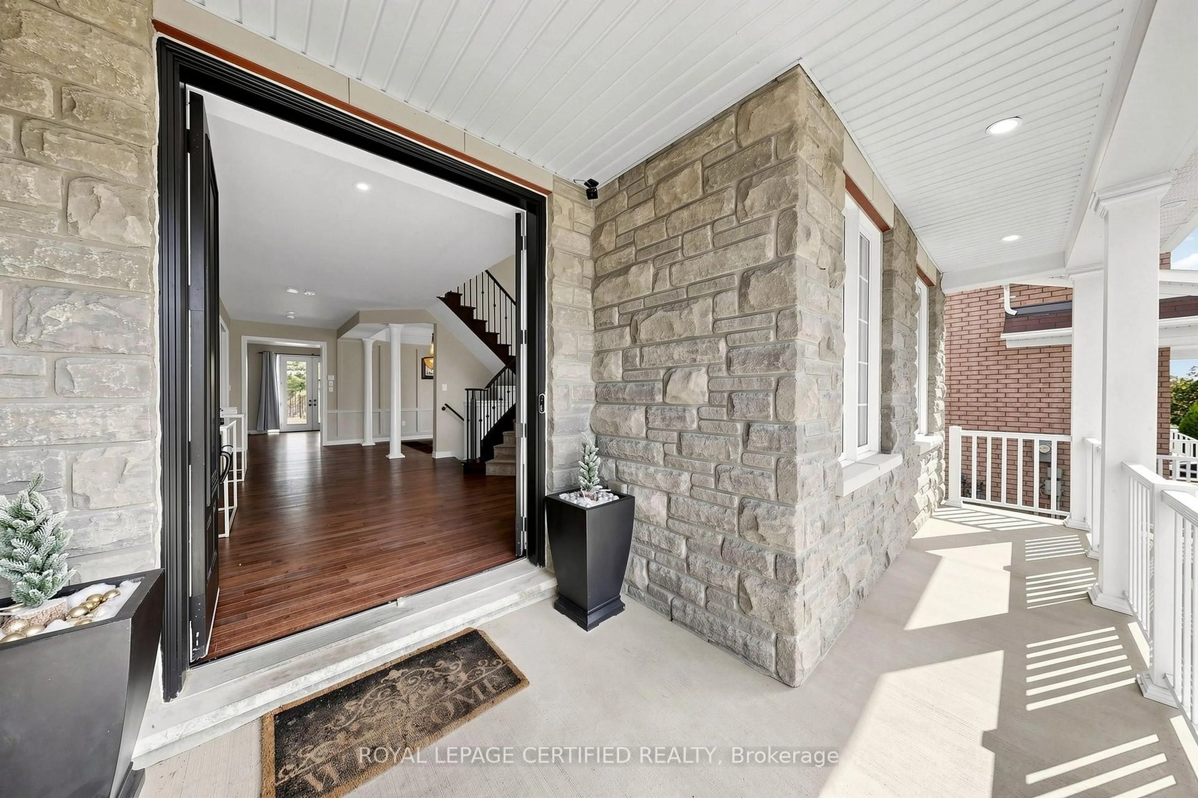 Indoor entryway for 1428 Woodstream Ave, Oshawa Ontario L1K 0W8