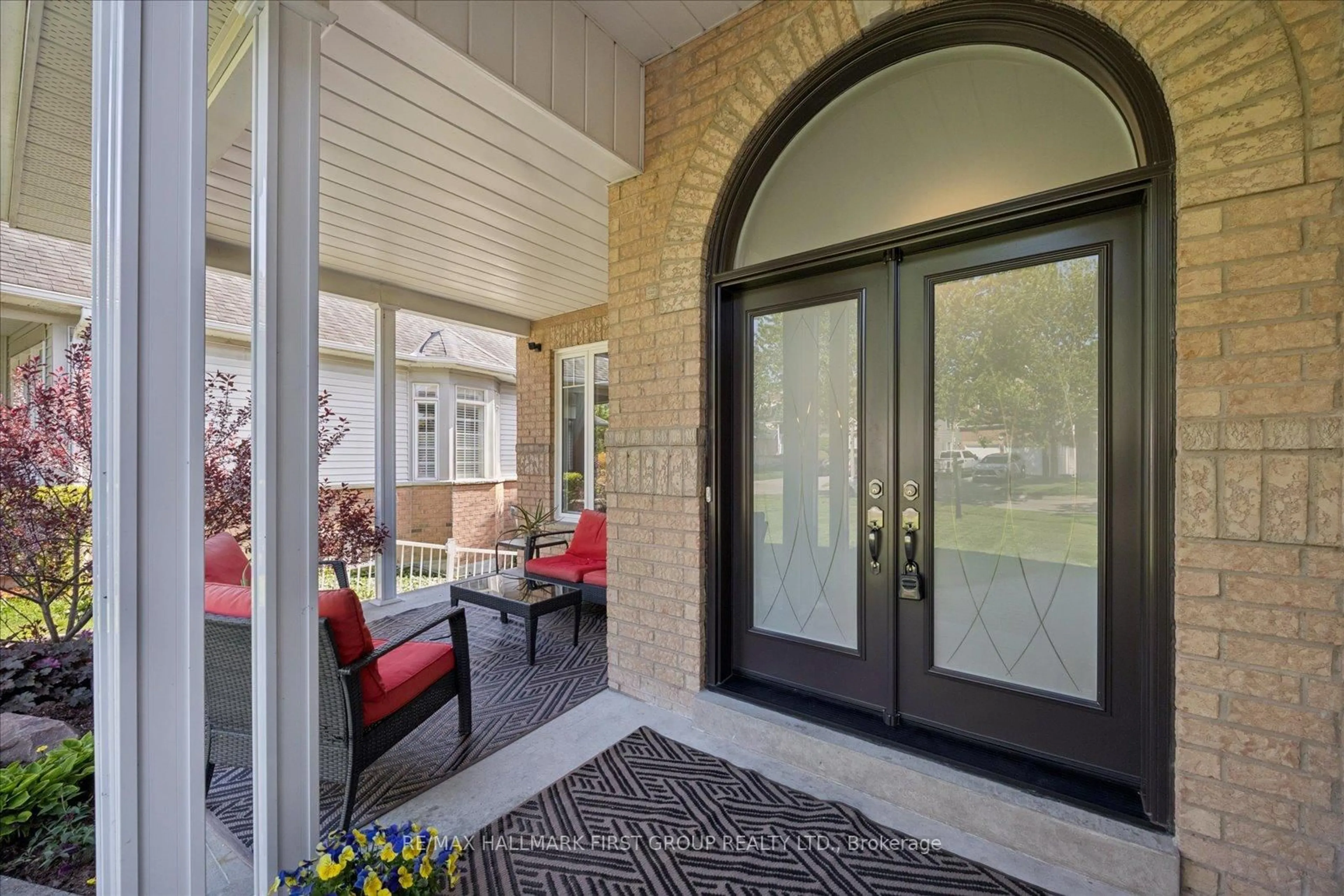 Indoor entryway for 1028 Highbrooke Crt, Oshawa Ontario L1K 2K6