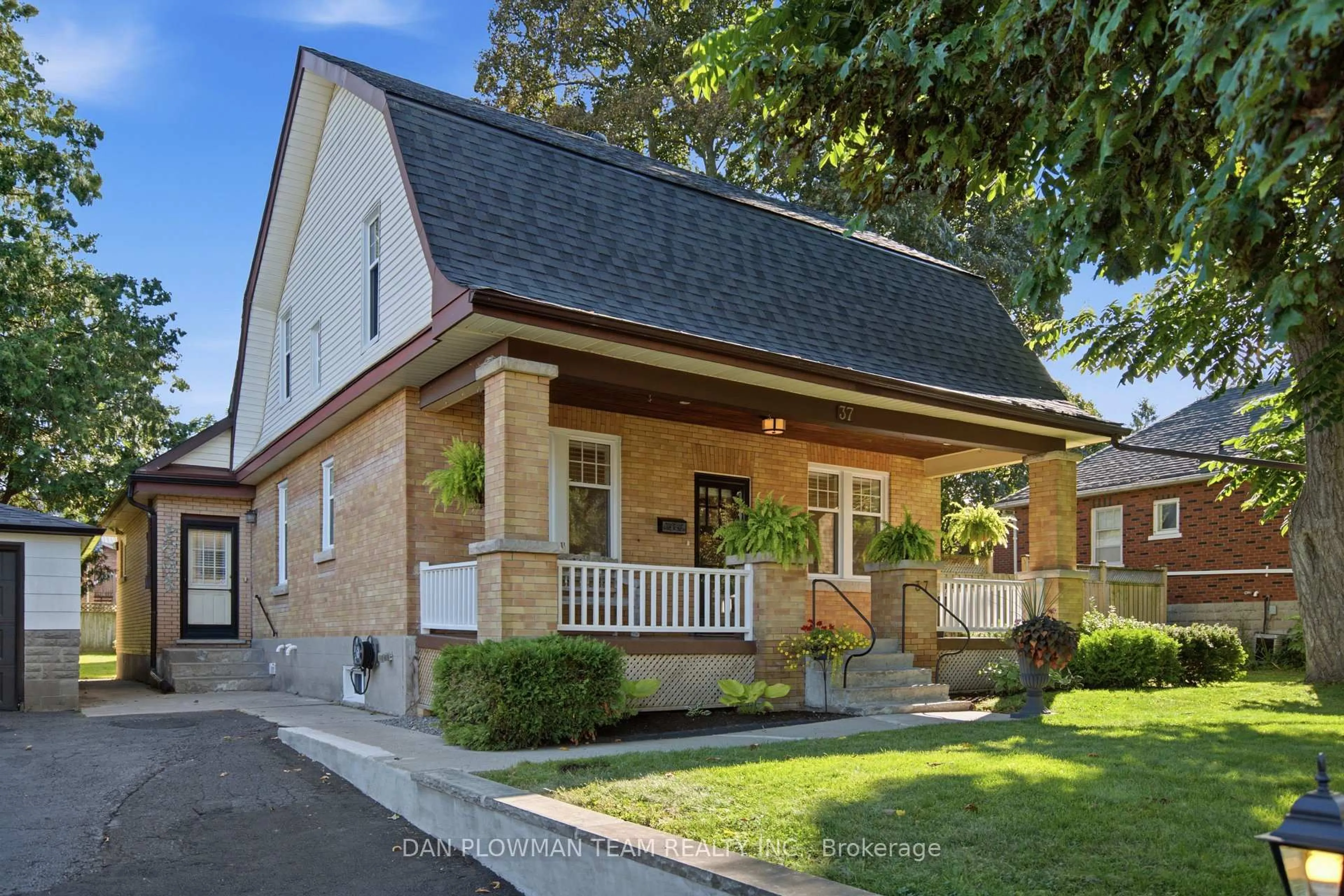Home with brick exterior material, street for 37 Wellington St, Clarington Ontario L1C 1V4