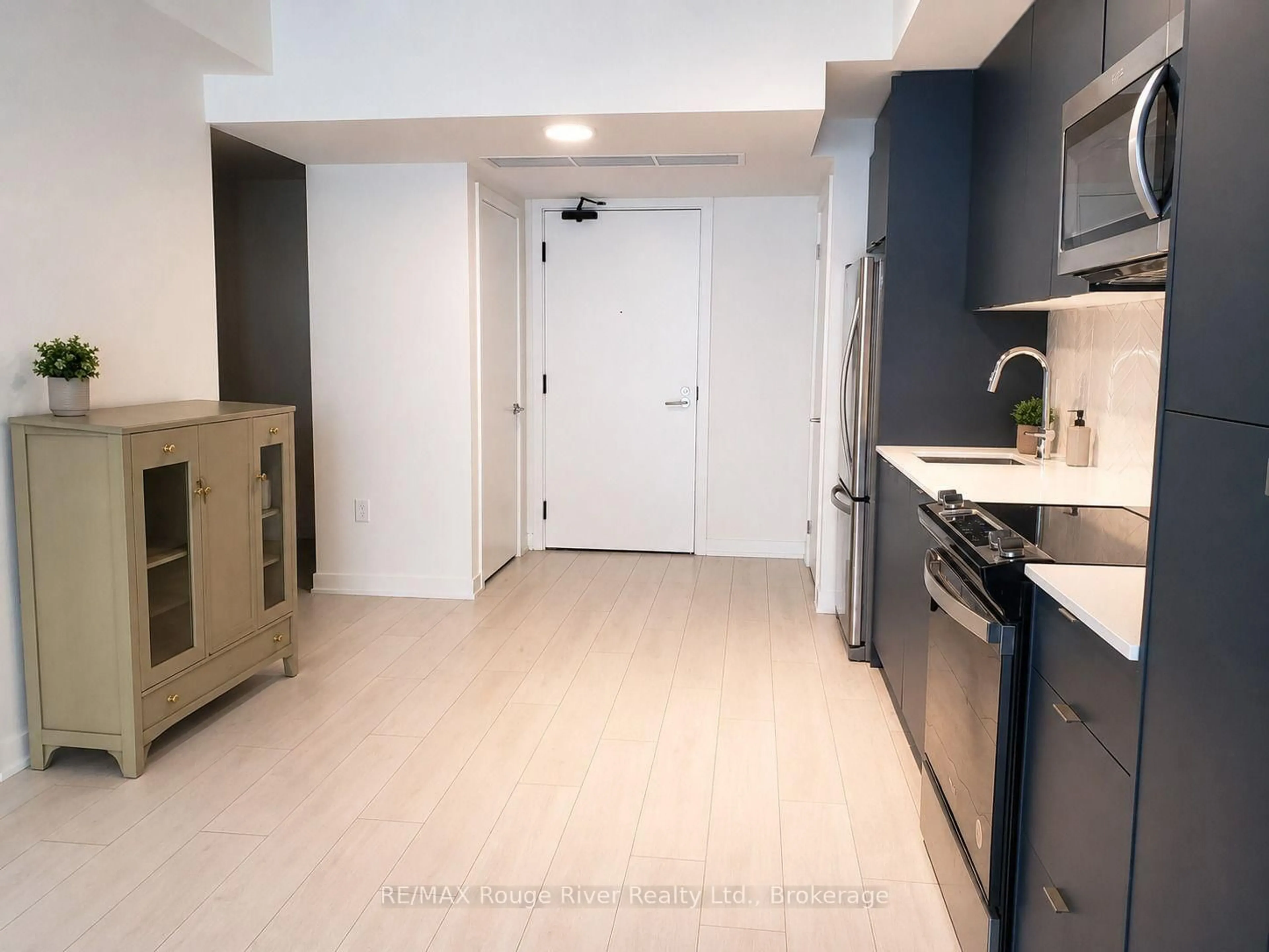 Standard kitchen, unknown for 1614 Charles St #439, Whitby Ontario L1N 0P4