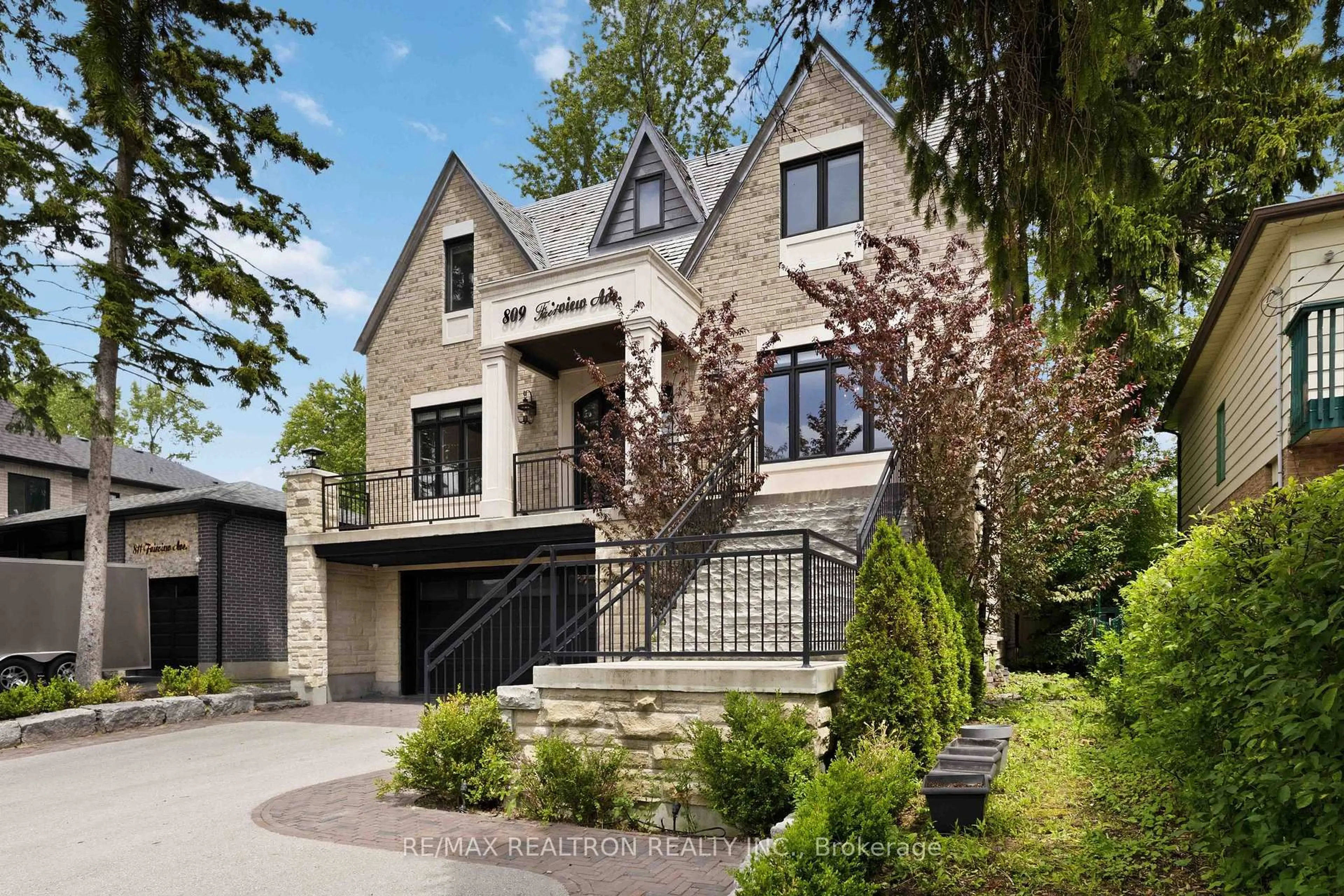 Home with brick exterior material, street for 809 Fairview Ave, Pickering Ontario L1W 1M7