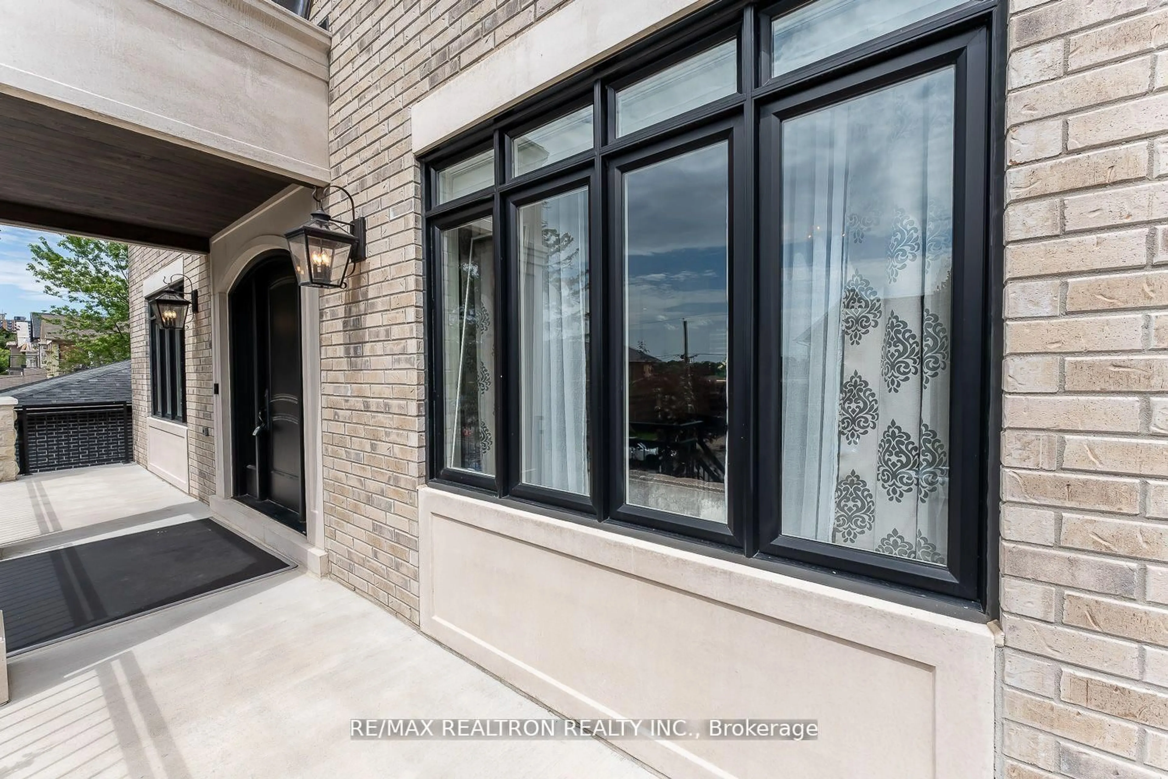 Unknown for 809 Fairview Ave, Pickering Ontario L1W 1M7
