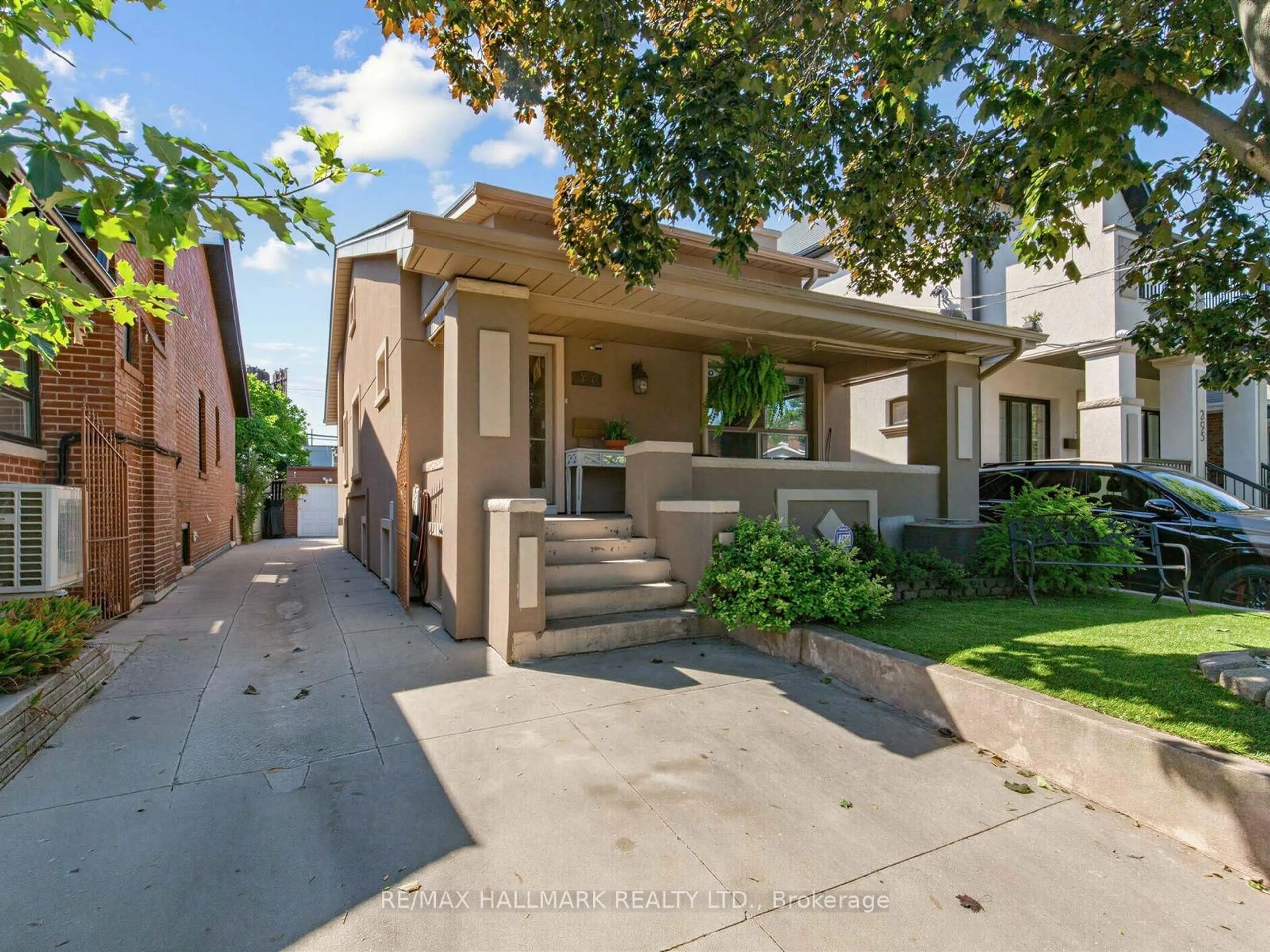 Unknown for 297 Strathmore Blvd, Toronto Ontario M4J 1P9