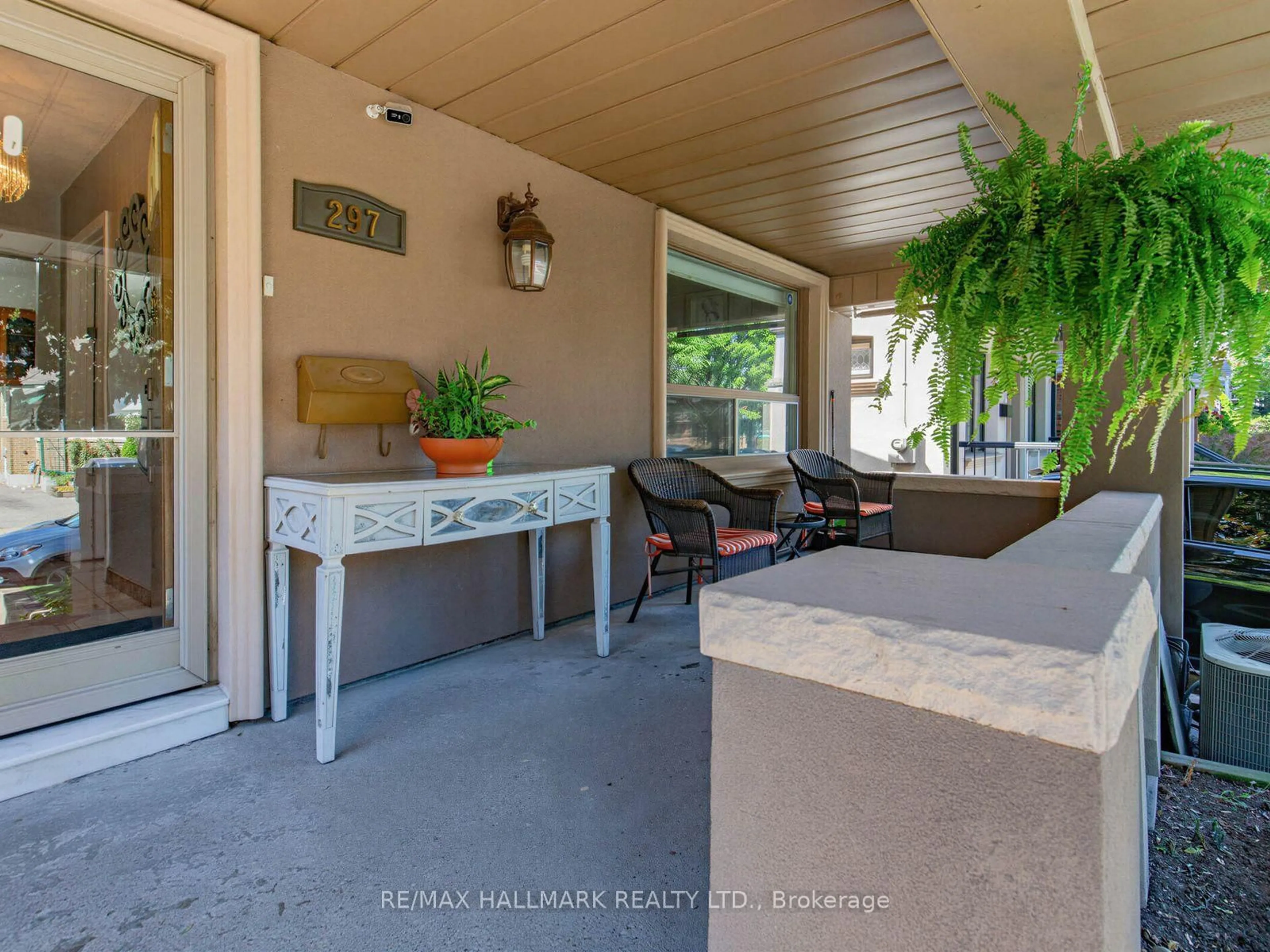 Patio, street for 297 Strathmore Blvd, Toronto Ontario M4J 1P9