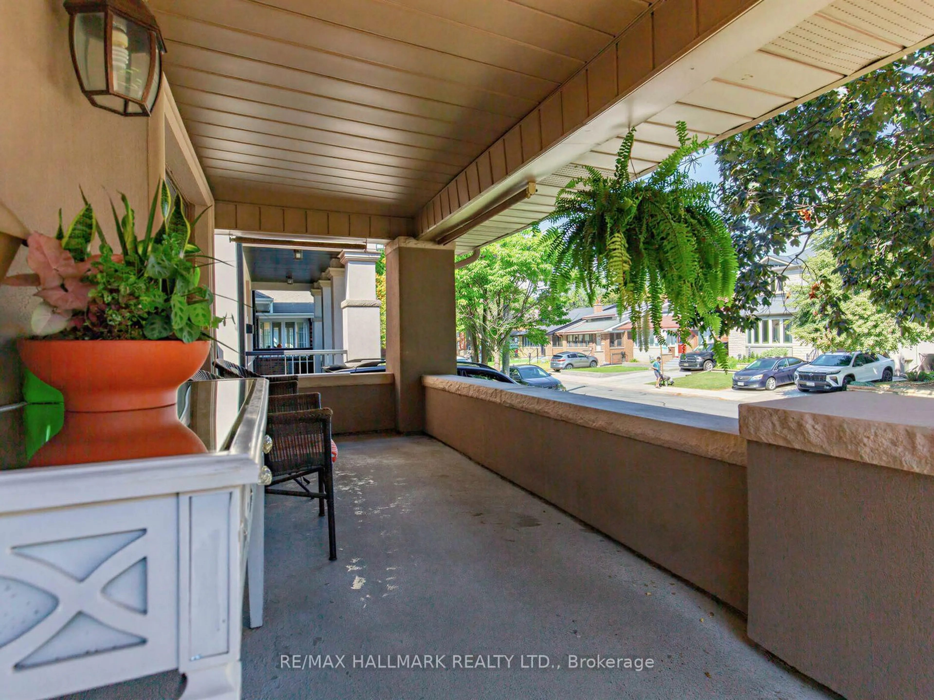 Patio, street for 297 Strathmore Blvd, Toronto Ontario M4J 1P9
