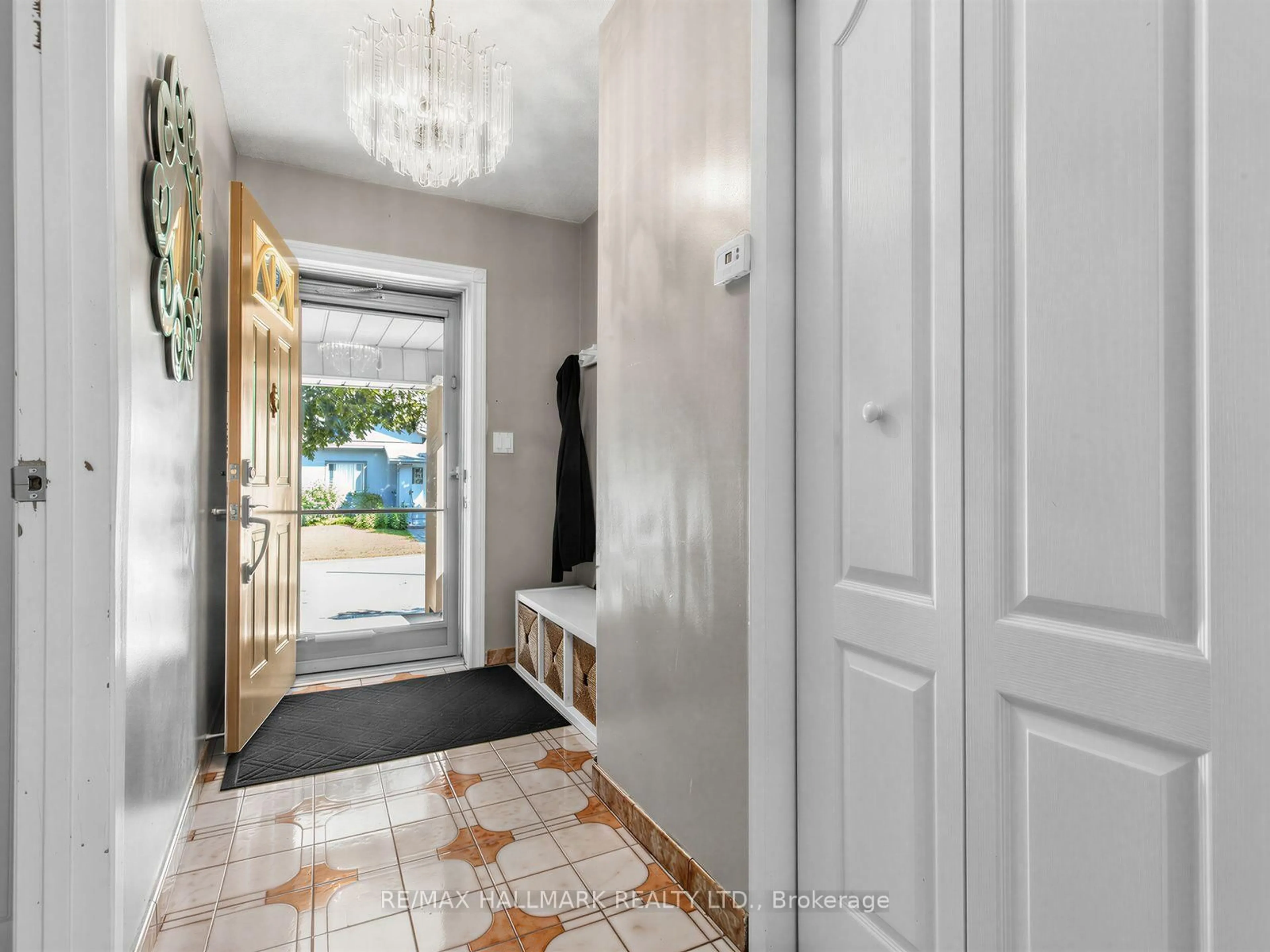 Indoor entryway for 297 Strathmore Blvd, Toronto Ontario M4J 1P9