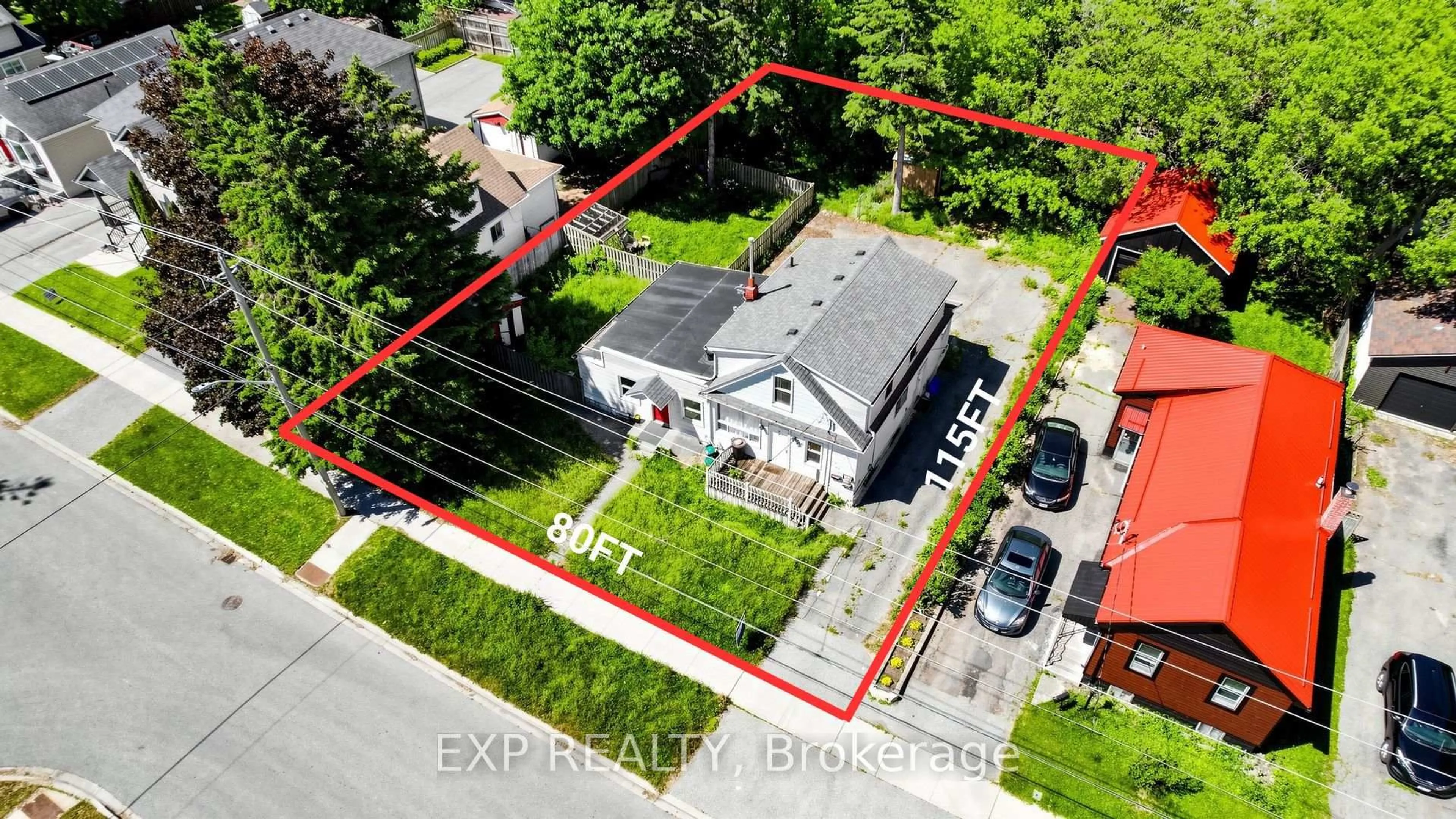 A pic from outside/outdoor area/front of a property/back of a property/a pic from drone, street for 546 Park Rd, Oshawa Ontario L1J 4J5