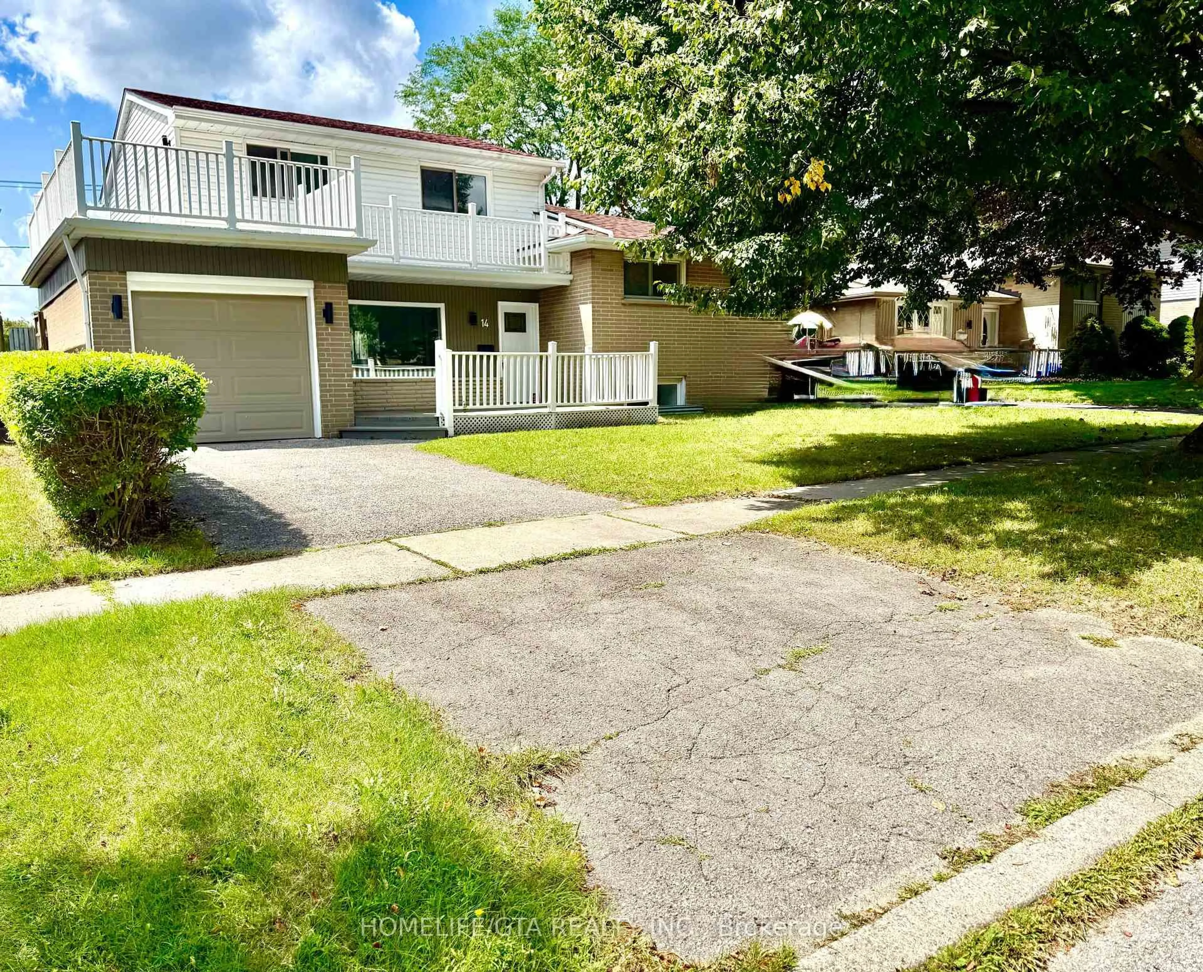A pic from outside/outdoor area/front of a property/back of a property/a pic from drone, street for 14 Heatherwood Rd, Ajax Ontario L1S 2K7