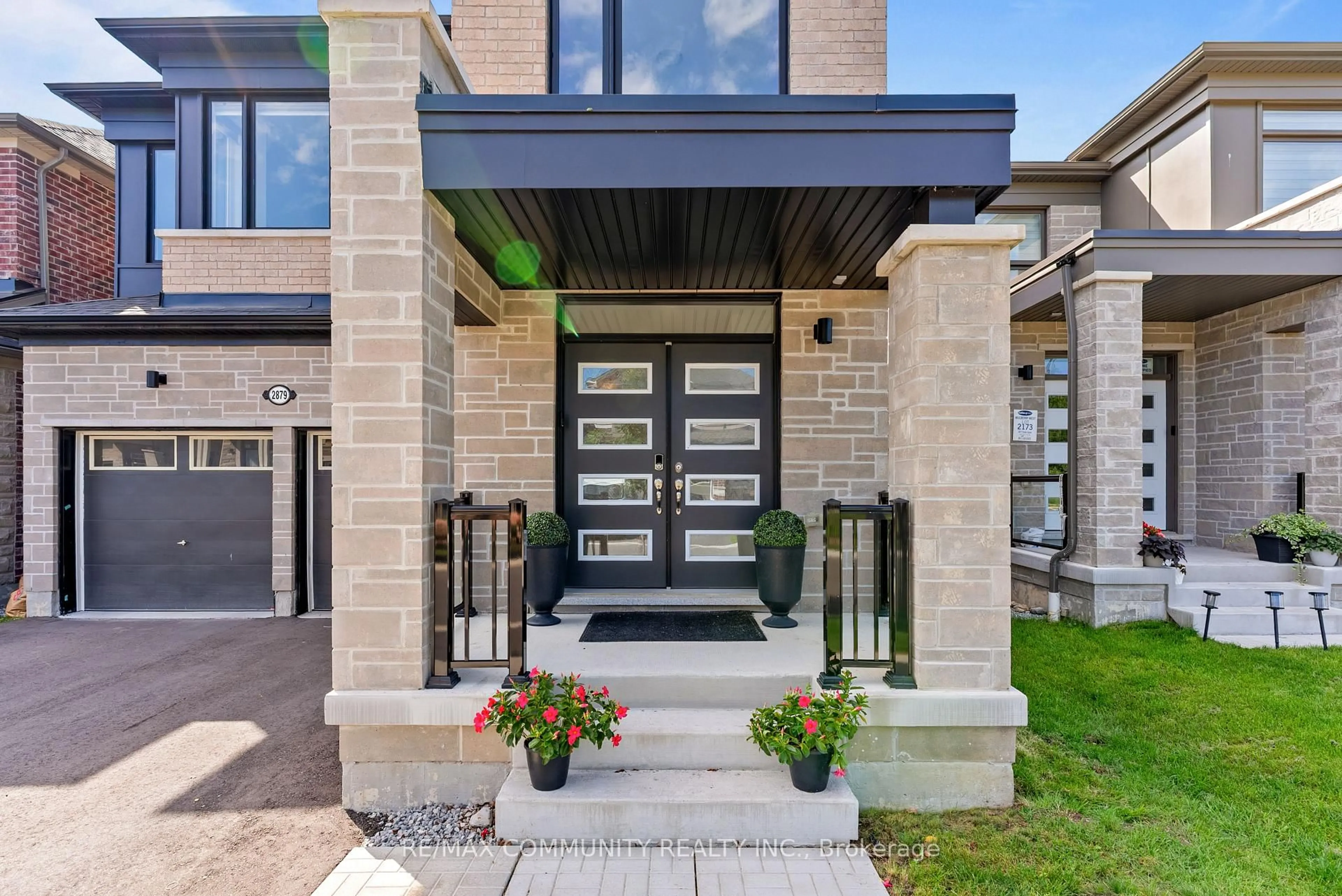 Unknown for 2879 Foxden Sq, Pickering Ontario L1X 0N9