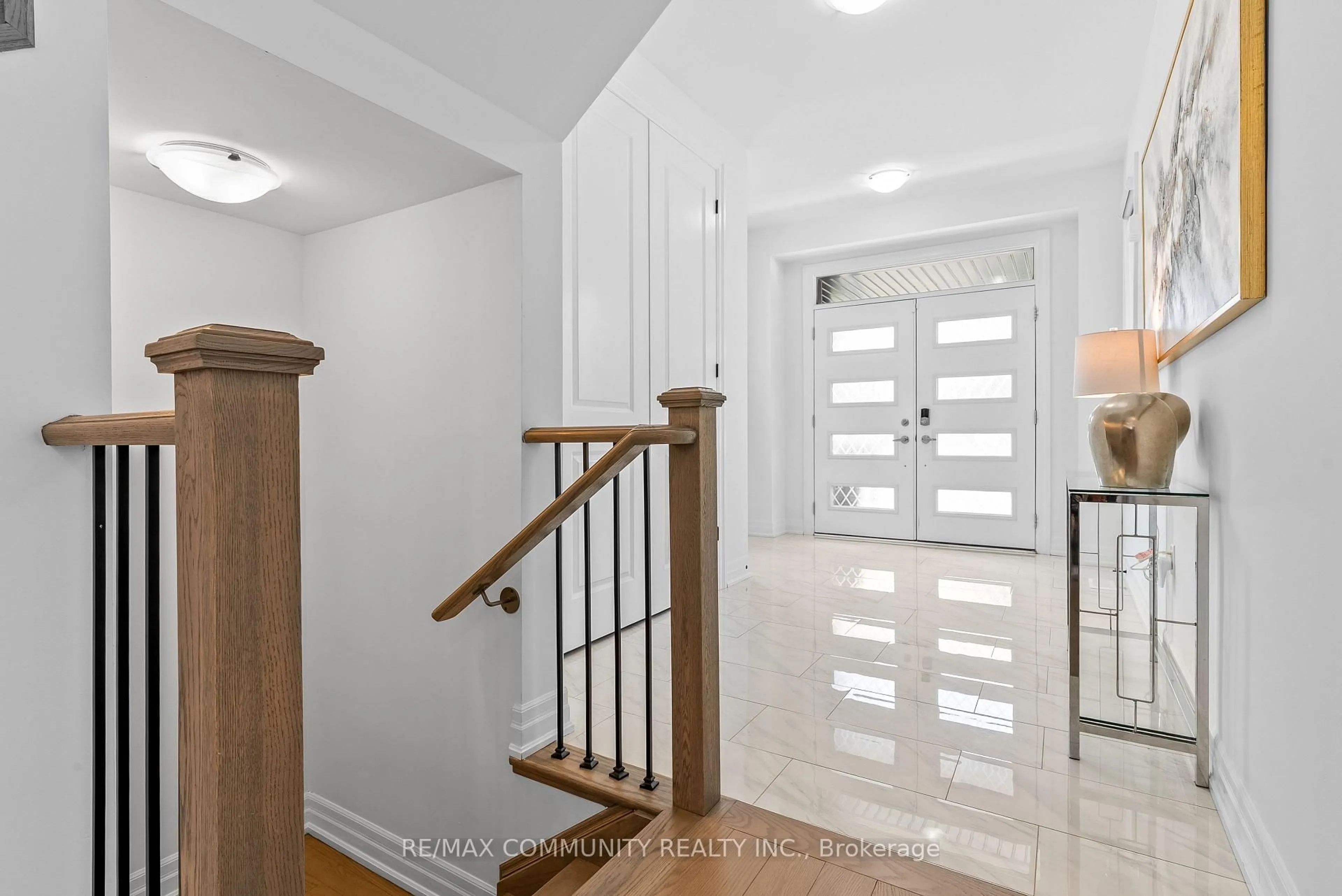 Indoor entryway for 2879 Foxden Sq, Pickering Ontario L1X 0N9