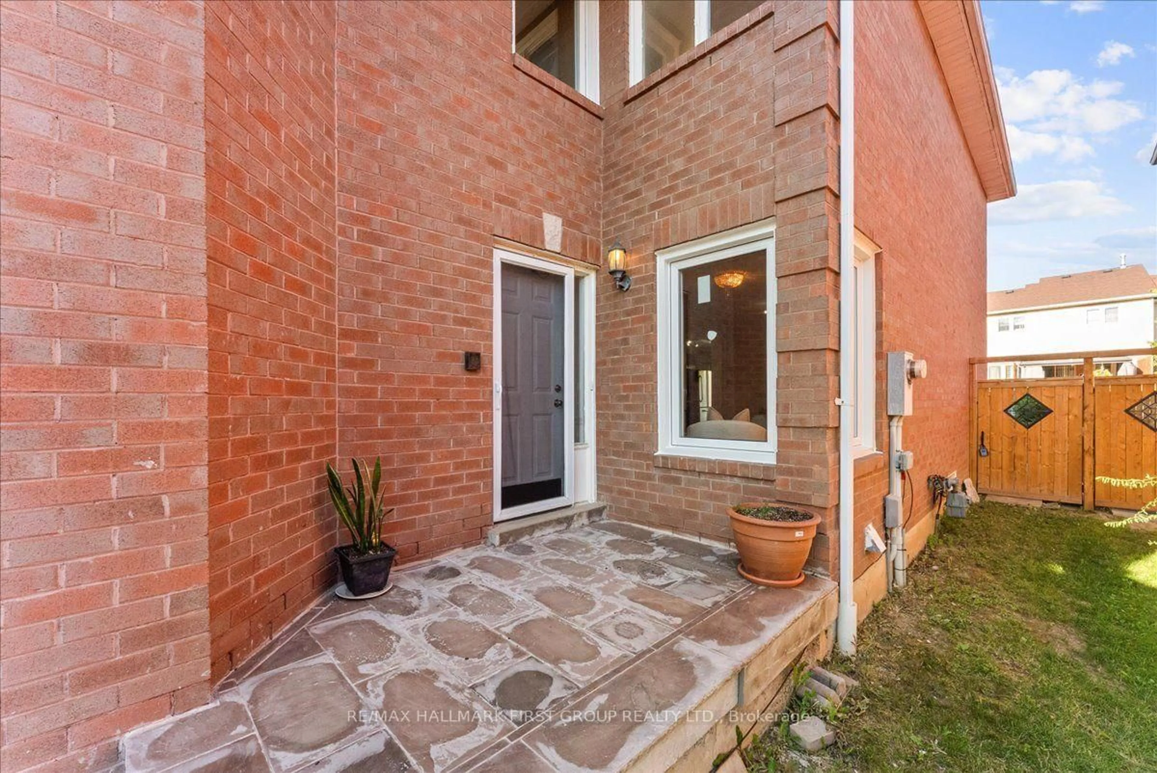 Patio, street for 39 Keys Dr, Ajax Ontario L1T 3R3
