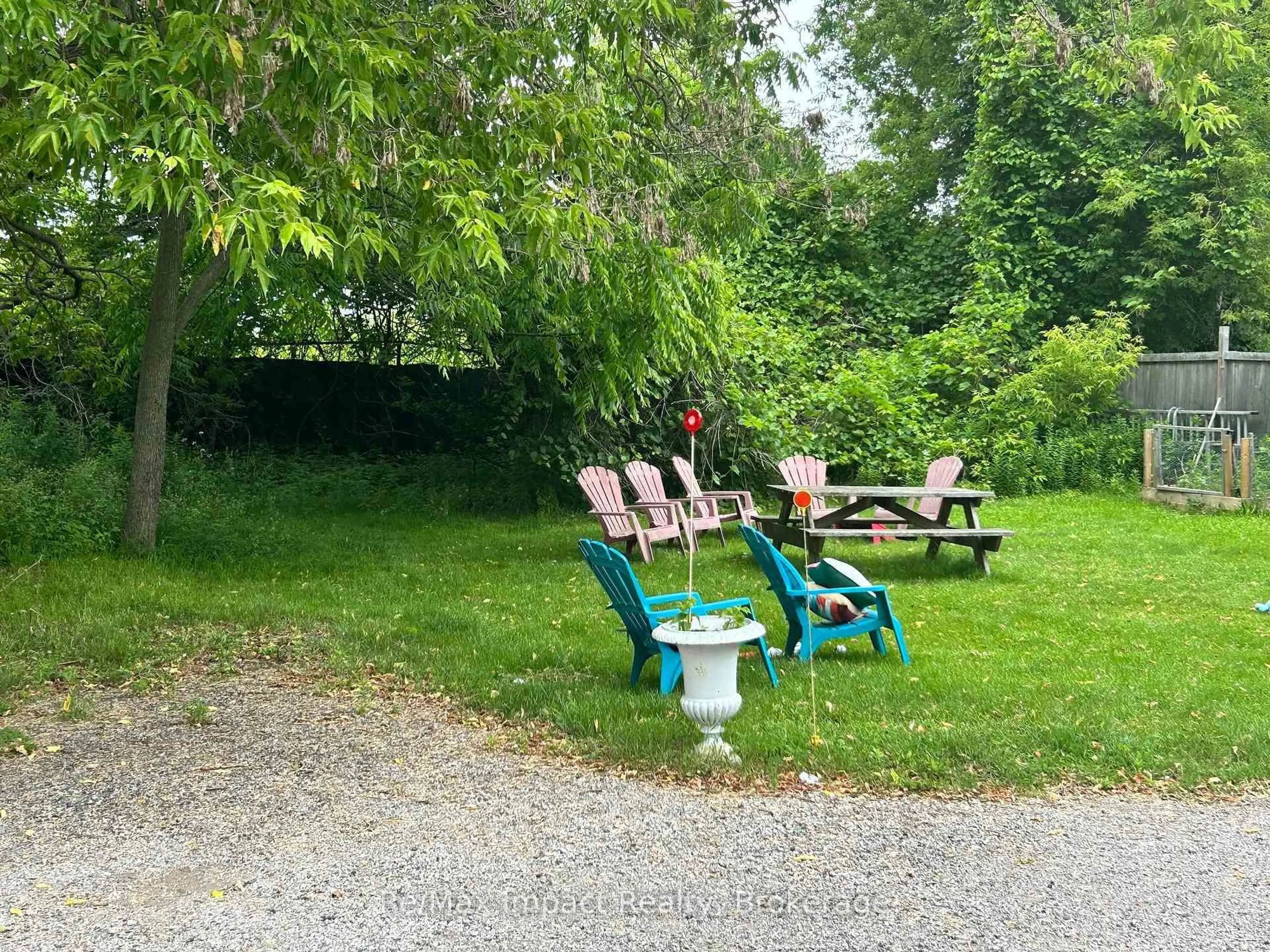 Patio, unknown for 292 William St, Oshawa Ontario L1G 1K8