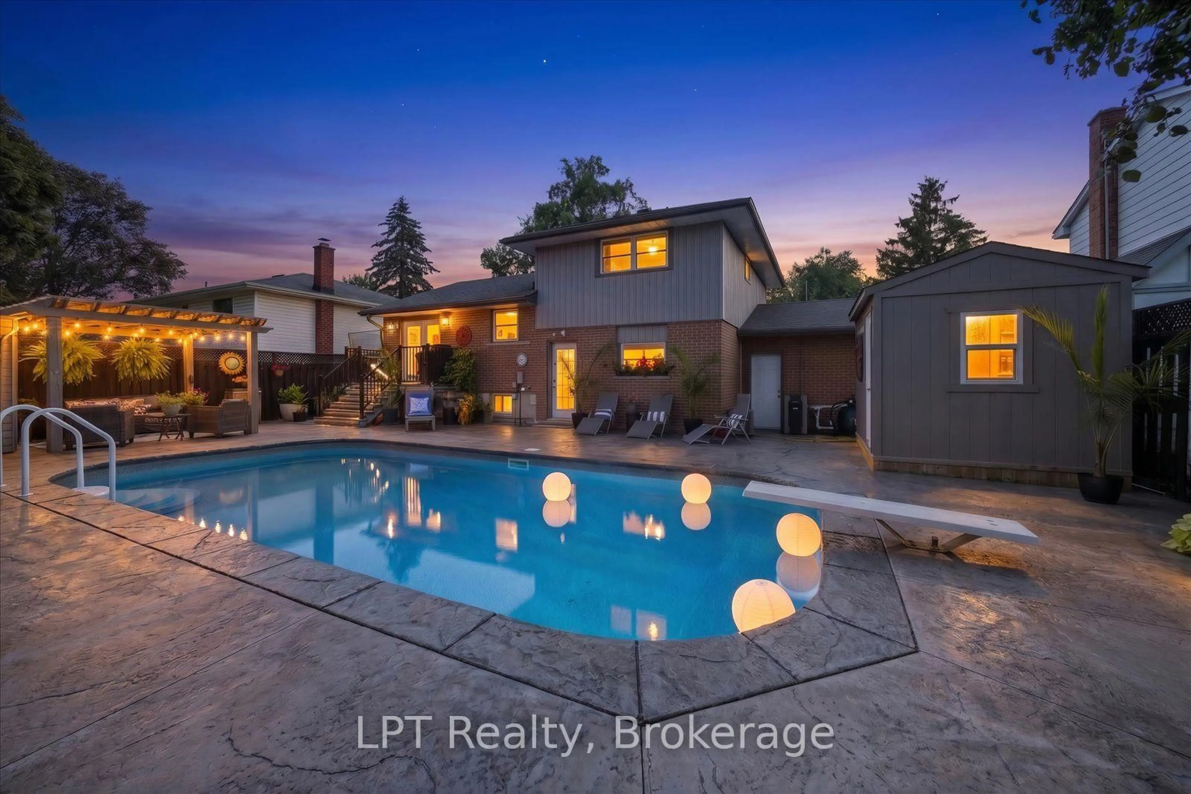 Pool for 406 Glenmar Ave, Oshawa Ontario L1J 3J8