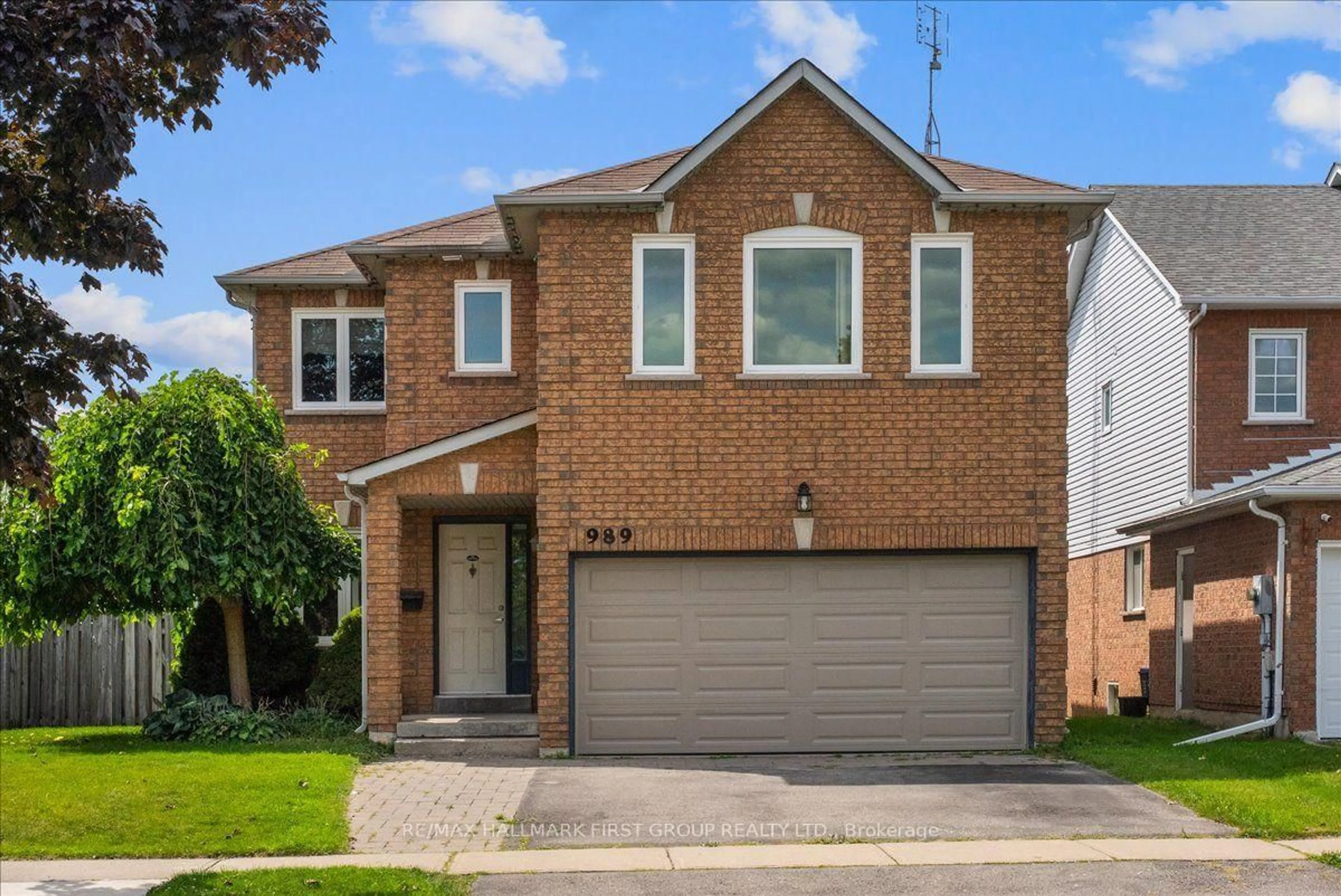 Home with brick exterior material, street for 989 Deer Valley Dr, Oshawa Ontario L1J 8N2