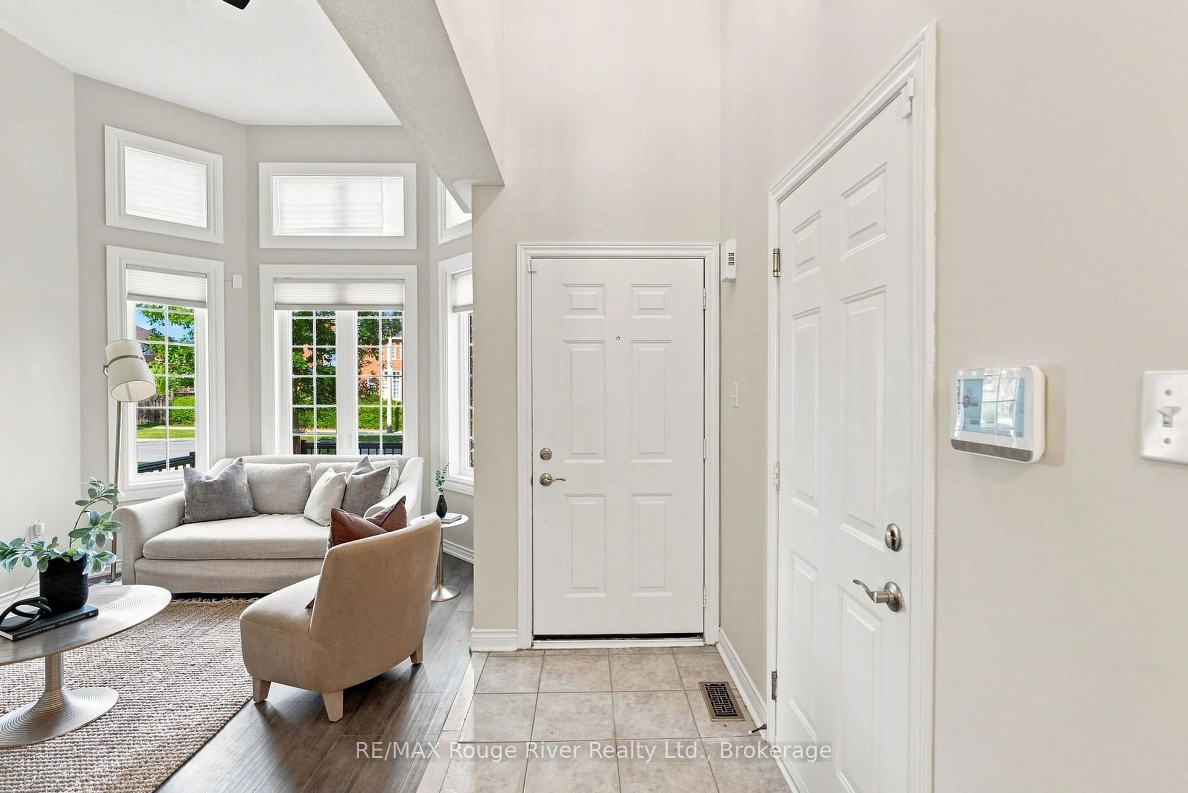 Indoor entryway for 14 Tormina Blvd, Whitby Ontario L1R 3B2