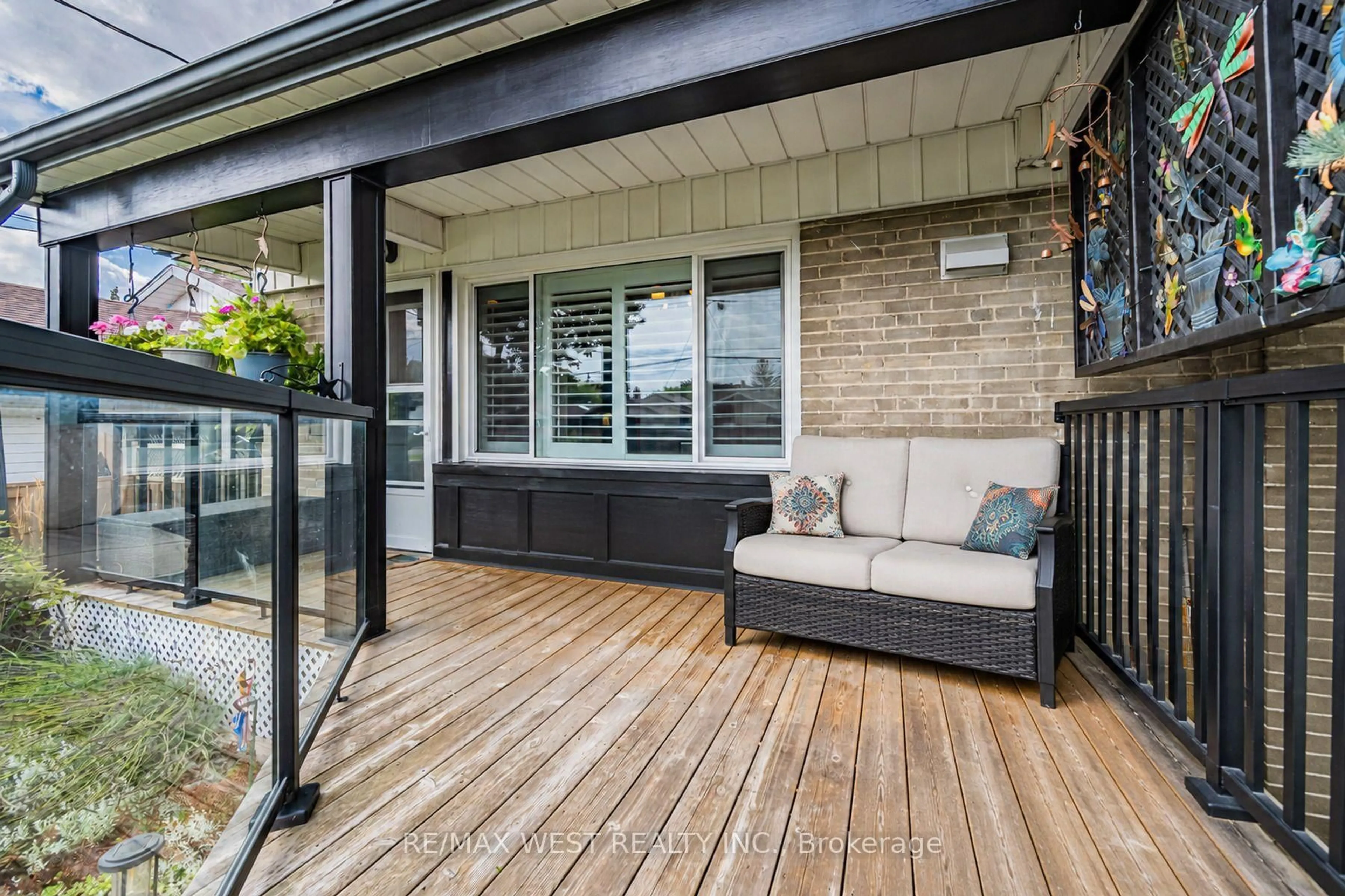 Patio, street for 16 Shediac Rd, Toronto Ontario M1K 4Z7