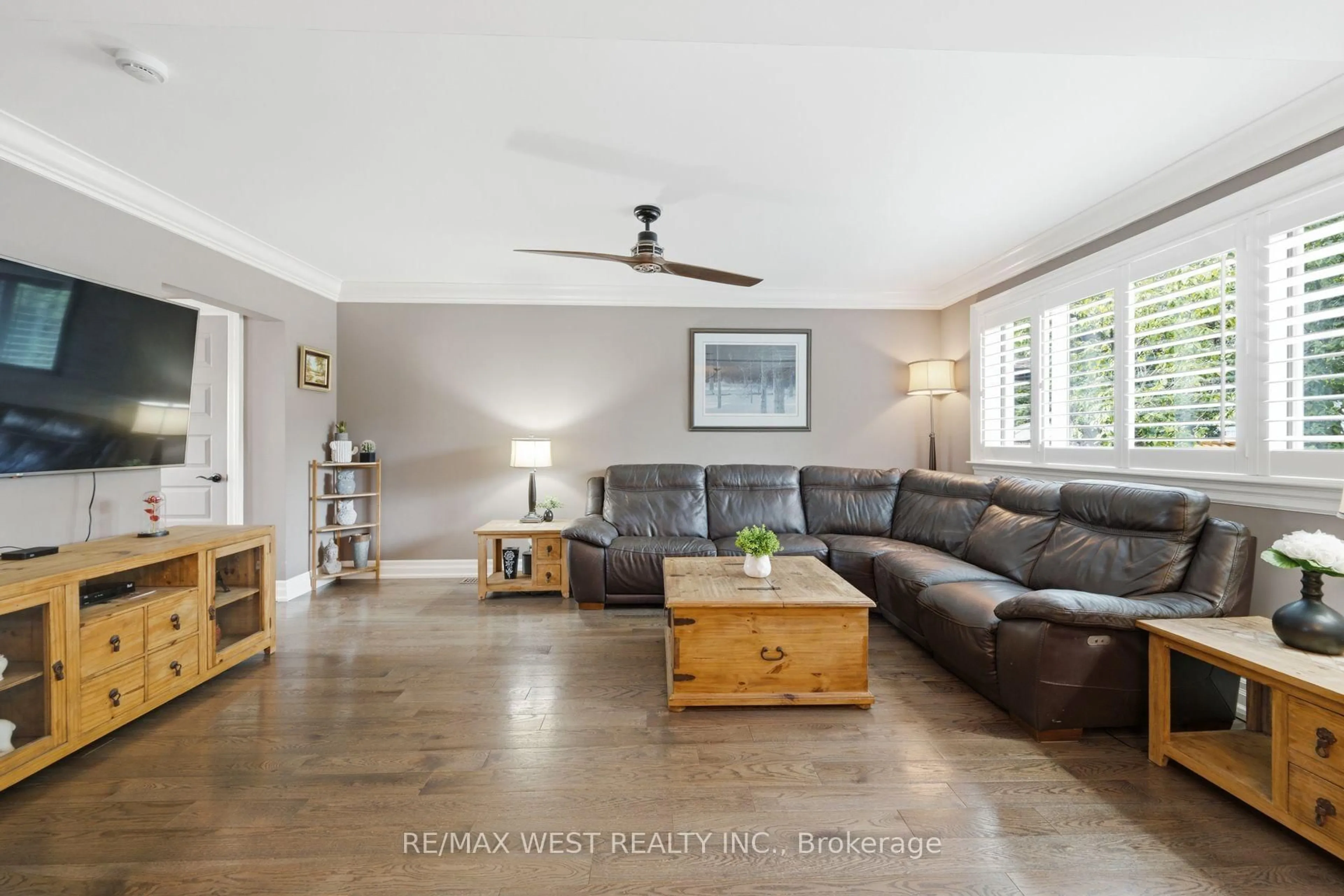 Living room with furniture, unknown for 16 Shediac Rd, Toronto Ontario M1K 4Z7