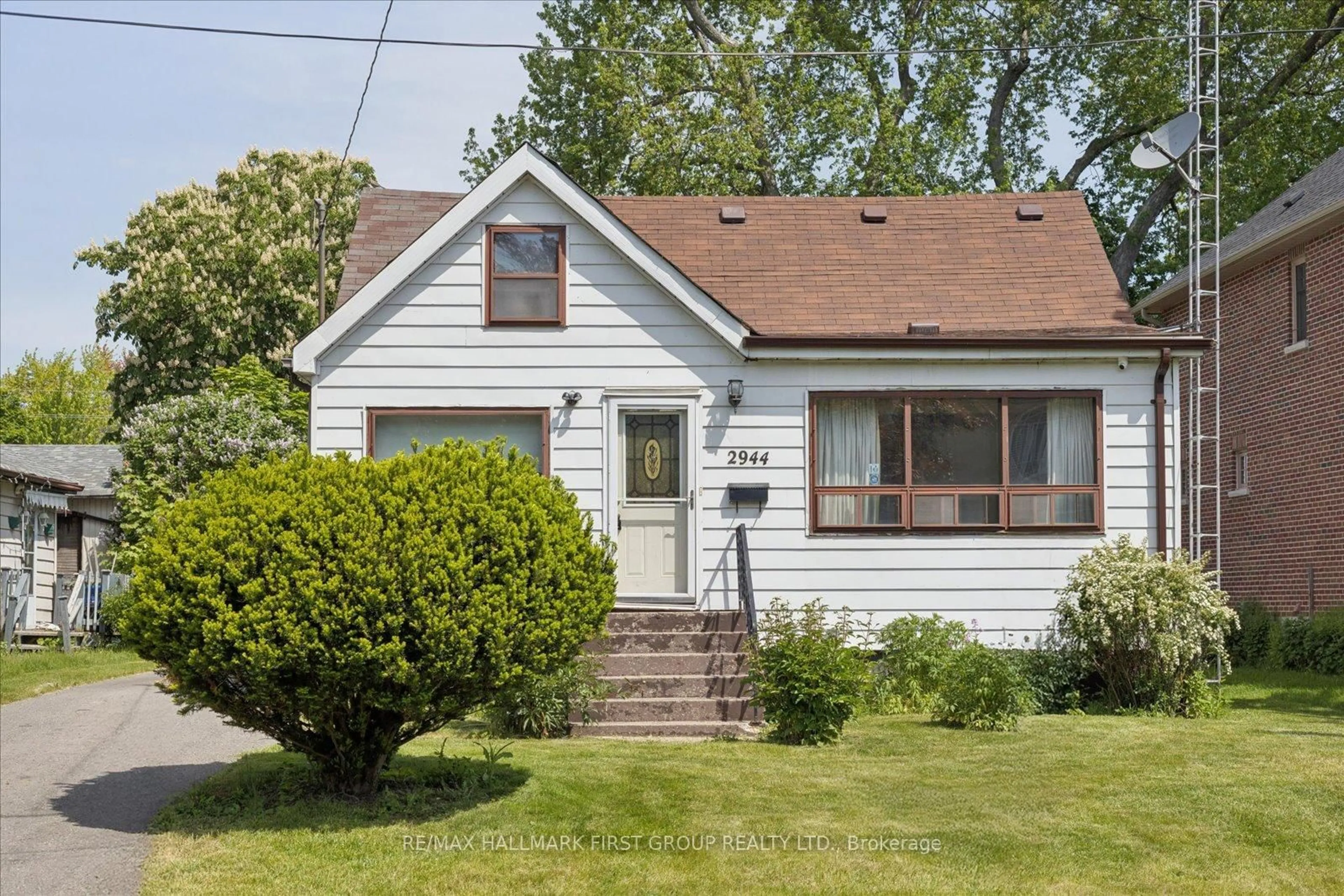 Home with vinyl exterior material, street for 2944 Ebony St, Ajax Ontario L1S 1B5