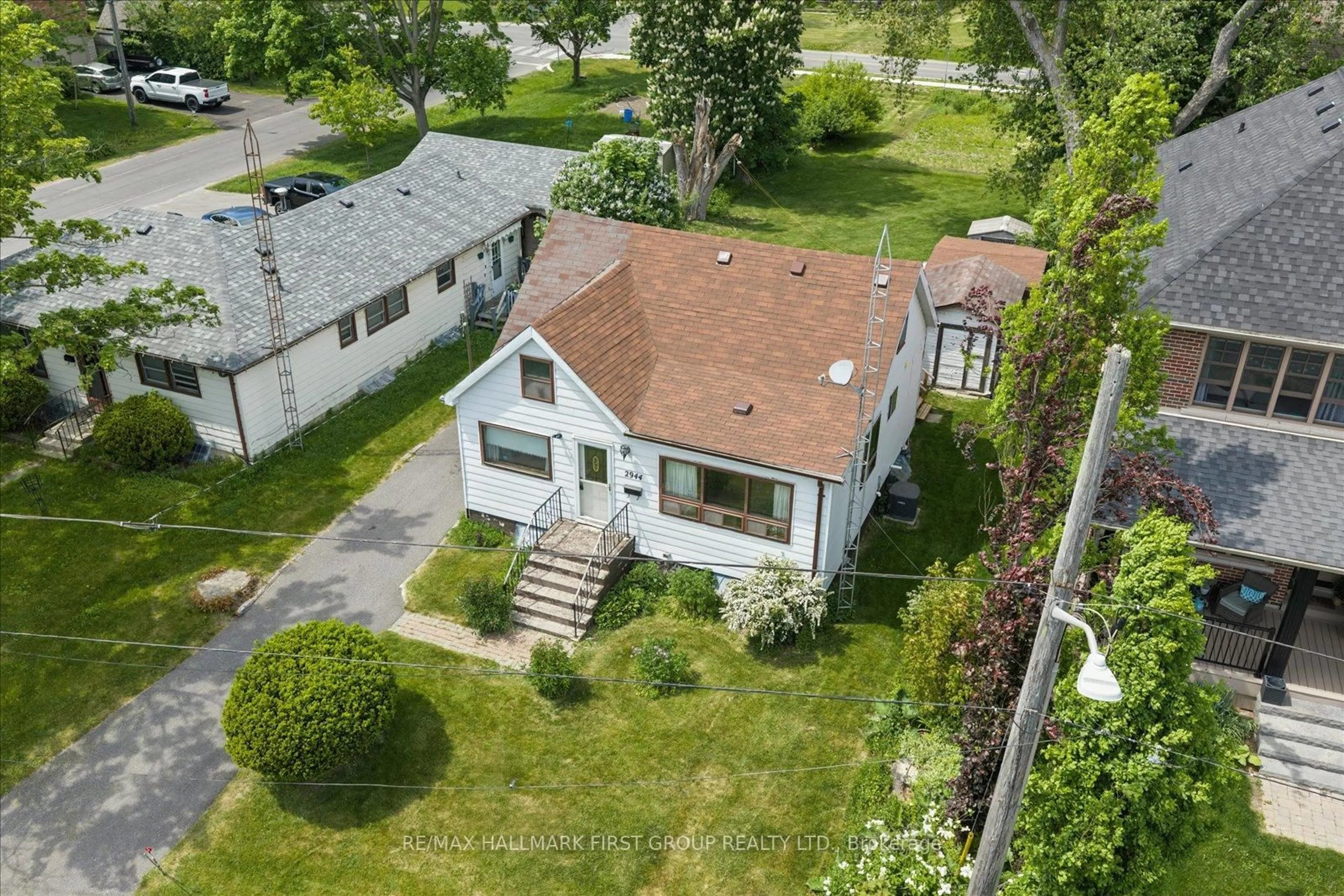 A pic from outside/outdoor area/front of a property/back of a property/a pic from drone, street for 2944 Ebony St, Ajax Ontario L1S 1B5