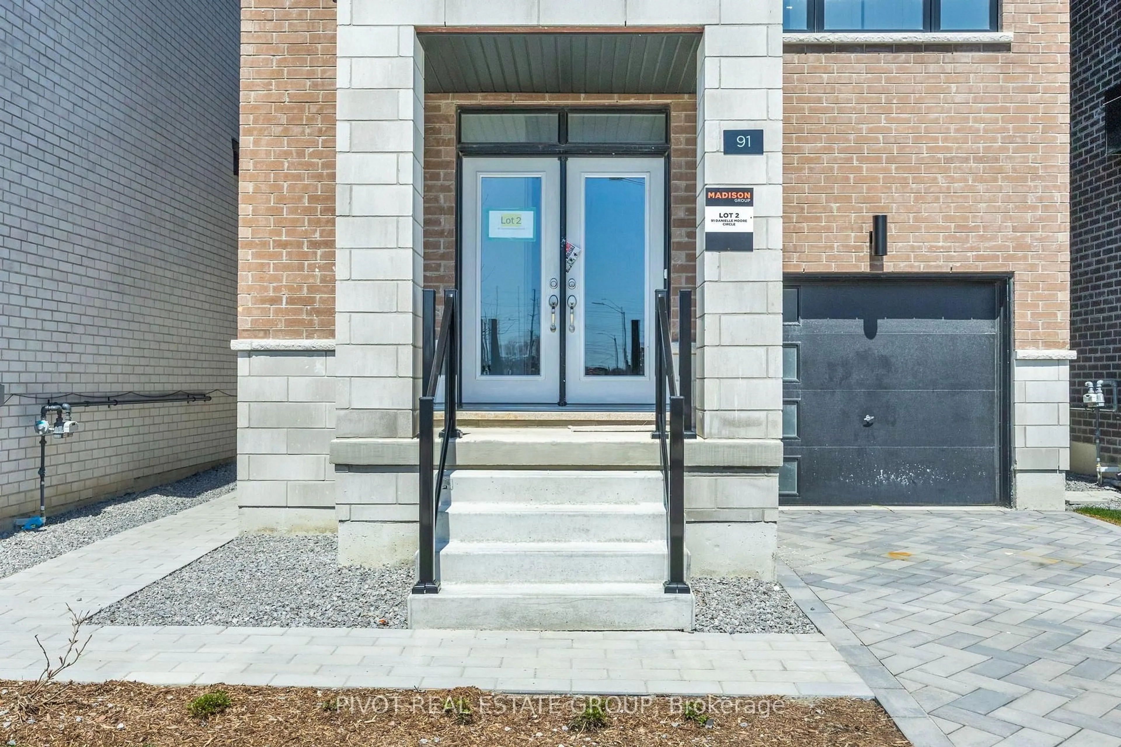 Indoor entryway for 91 Danielle Moore Circ, Toronto Ontario M1P 0G9