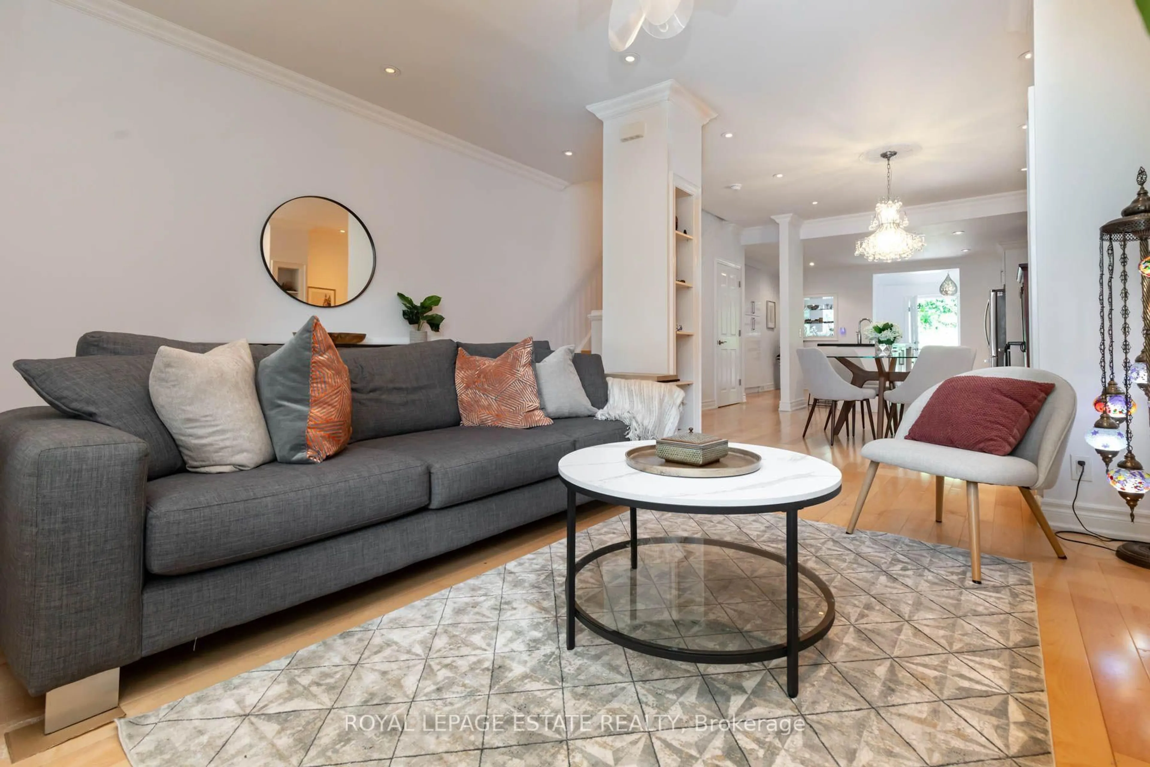 Living room with furniture, unknown for 48 Bloomfield Ave, Toronto Ontario M4L 2G3