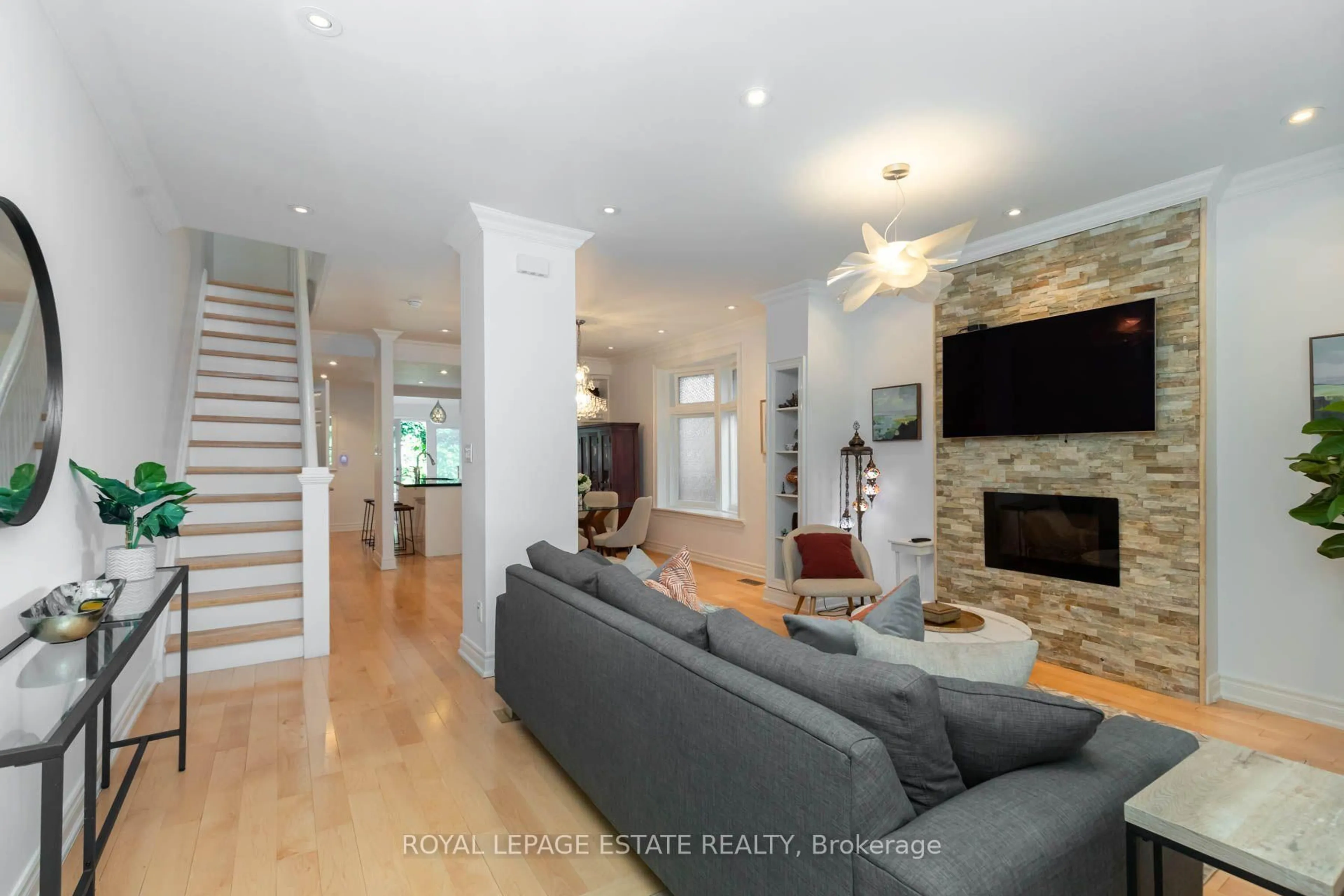Living room with furniture, unknown for 48 Bloomfield Ave, Toronto Ontario M4L 2G3
