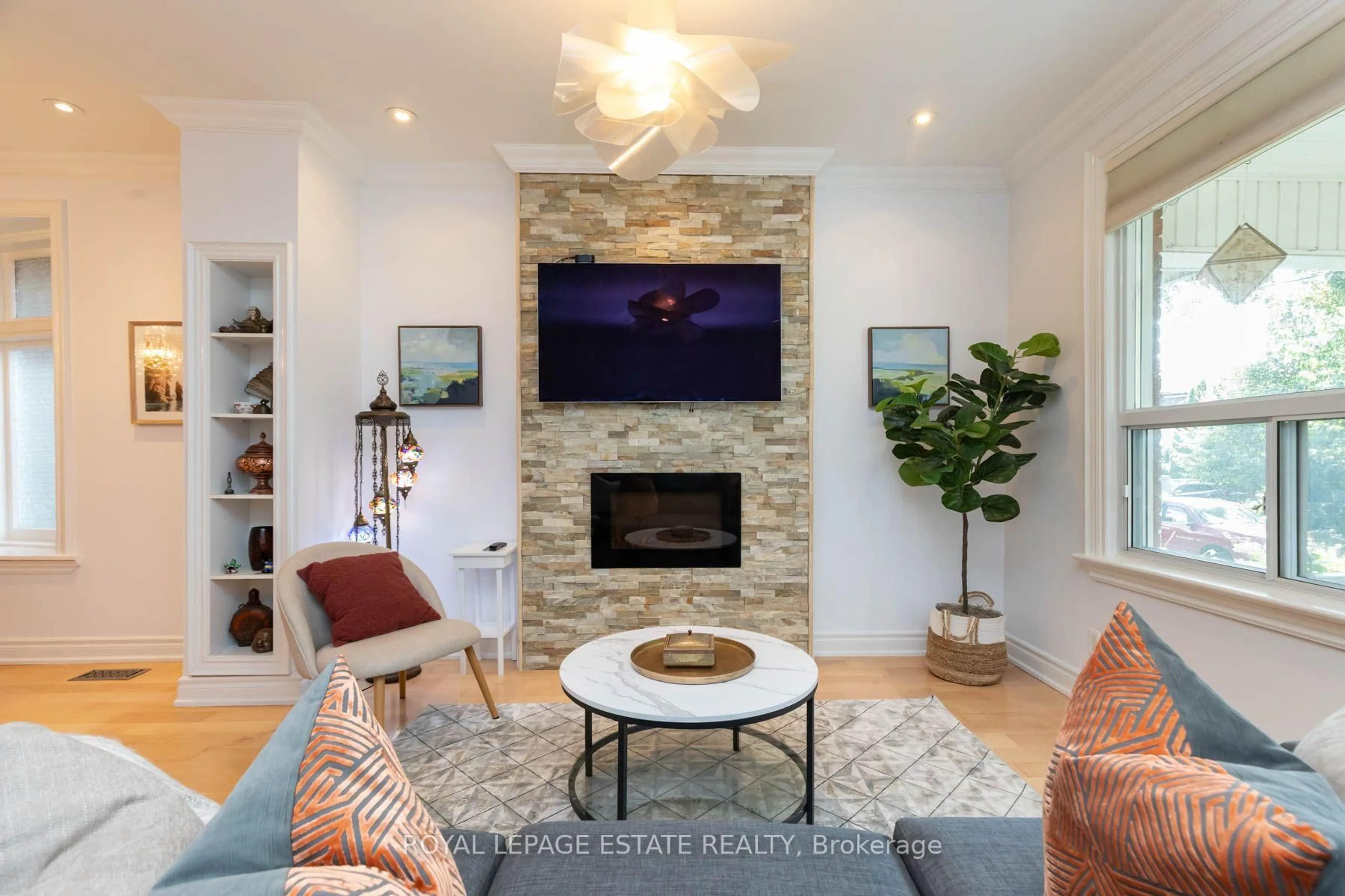 Living room with furniture, ceramic/tile floor for 48 Bloomfield Ave, Toronto Ontario M4L 2G3