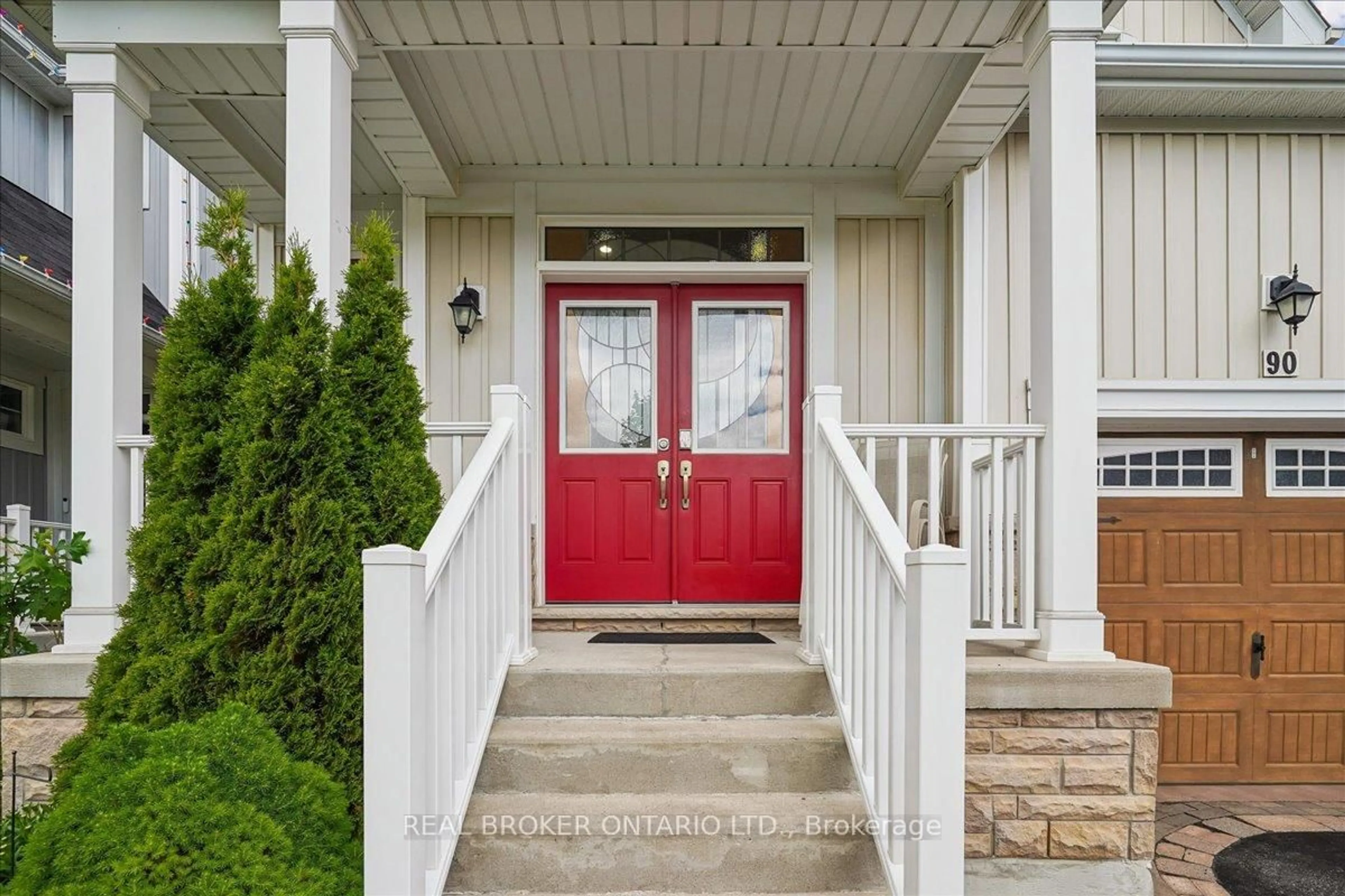 Indoor entryway for 90 Erskine Dr, Clarington Ontario L1B 0C8