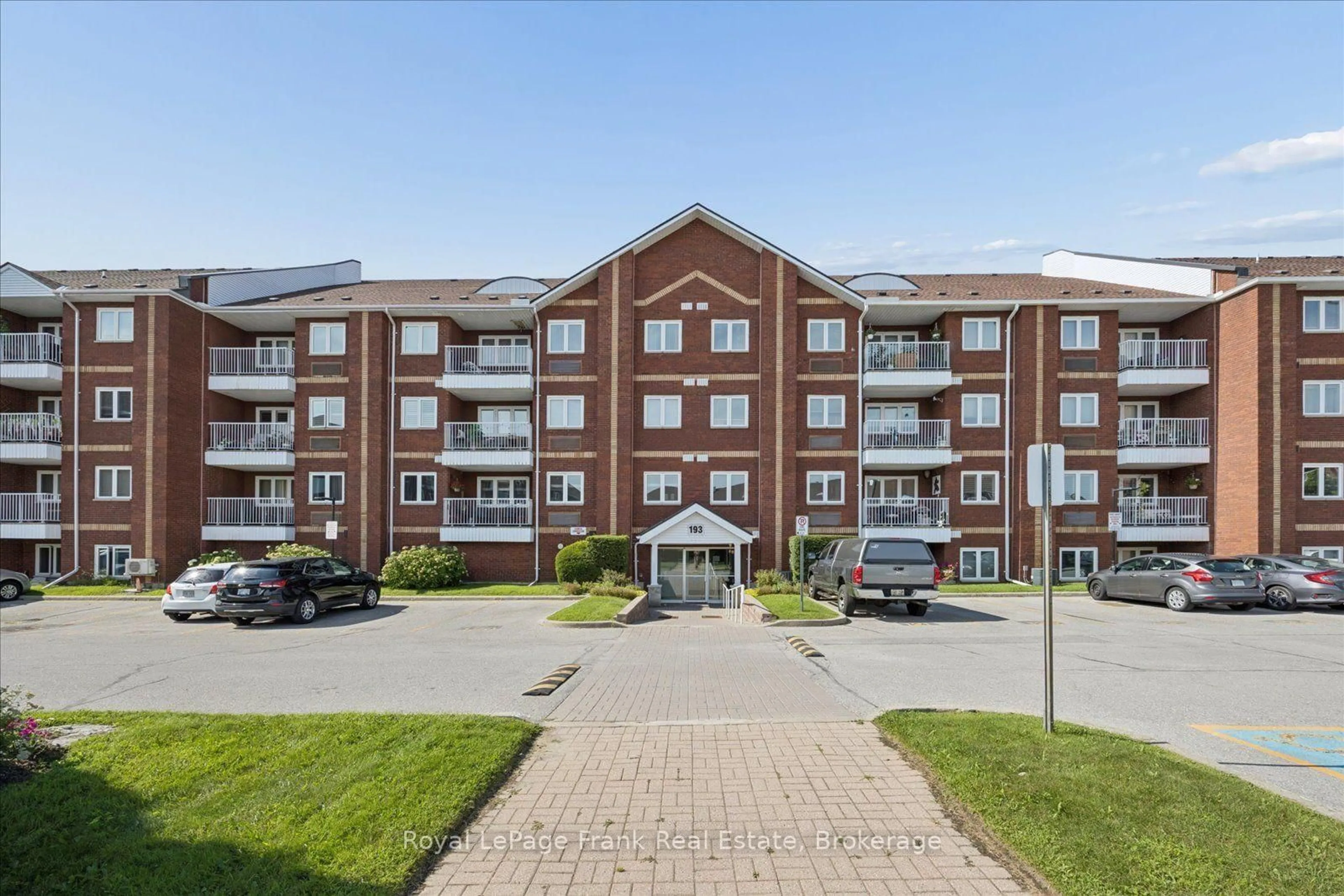 A pic from outside/outdoor area/front of a property/back of a property/a pic from drone, building for 193 Lake Driveway Dr #210, Ajax Ontario L1S 7H8