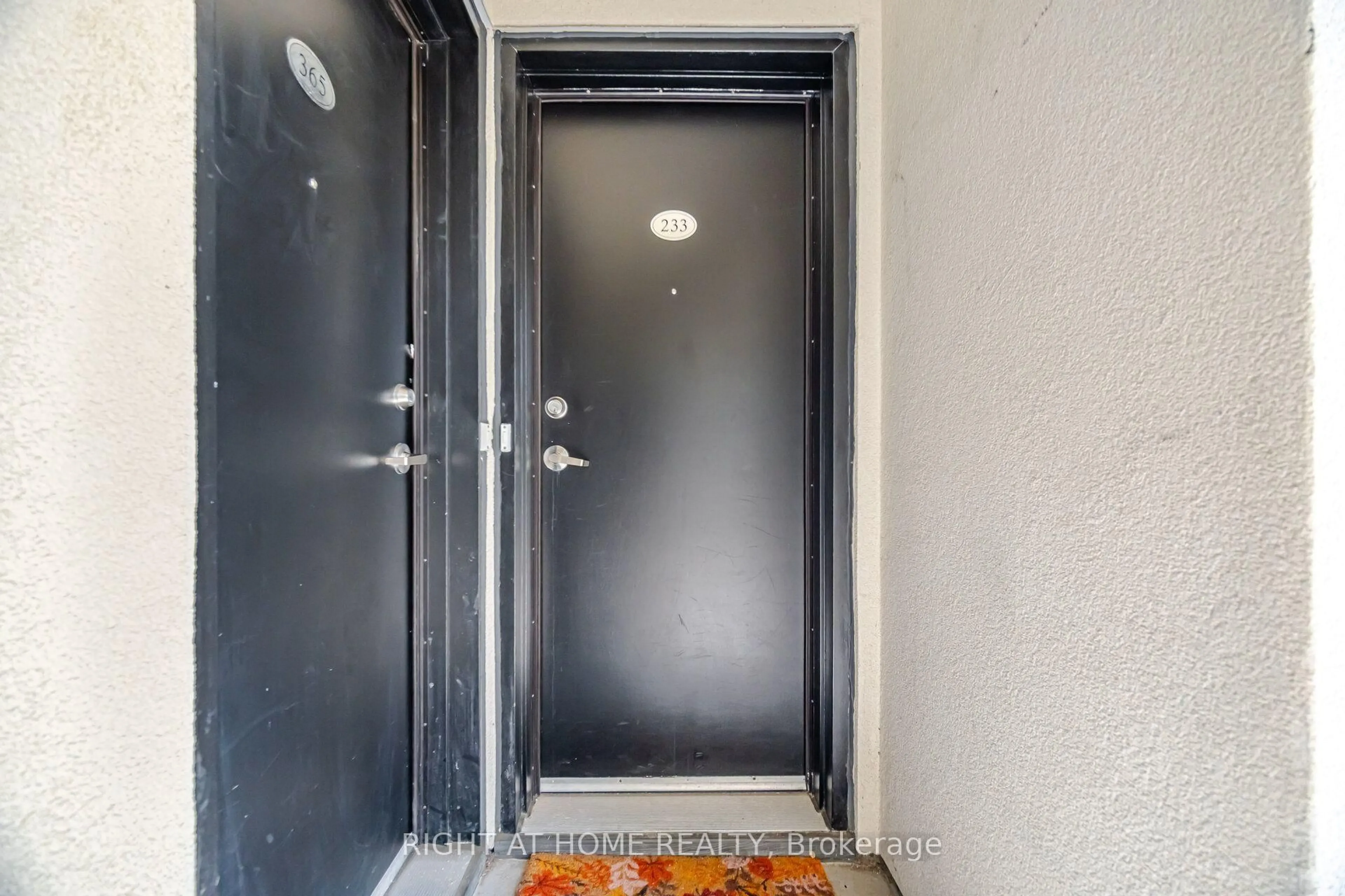 Indoor foyer for 515 Kingbird Grve #233, Toronto Ontario M1B 5R7