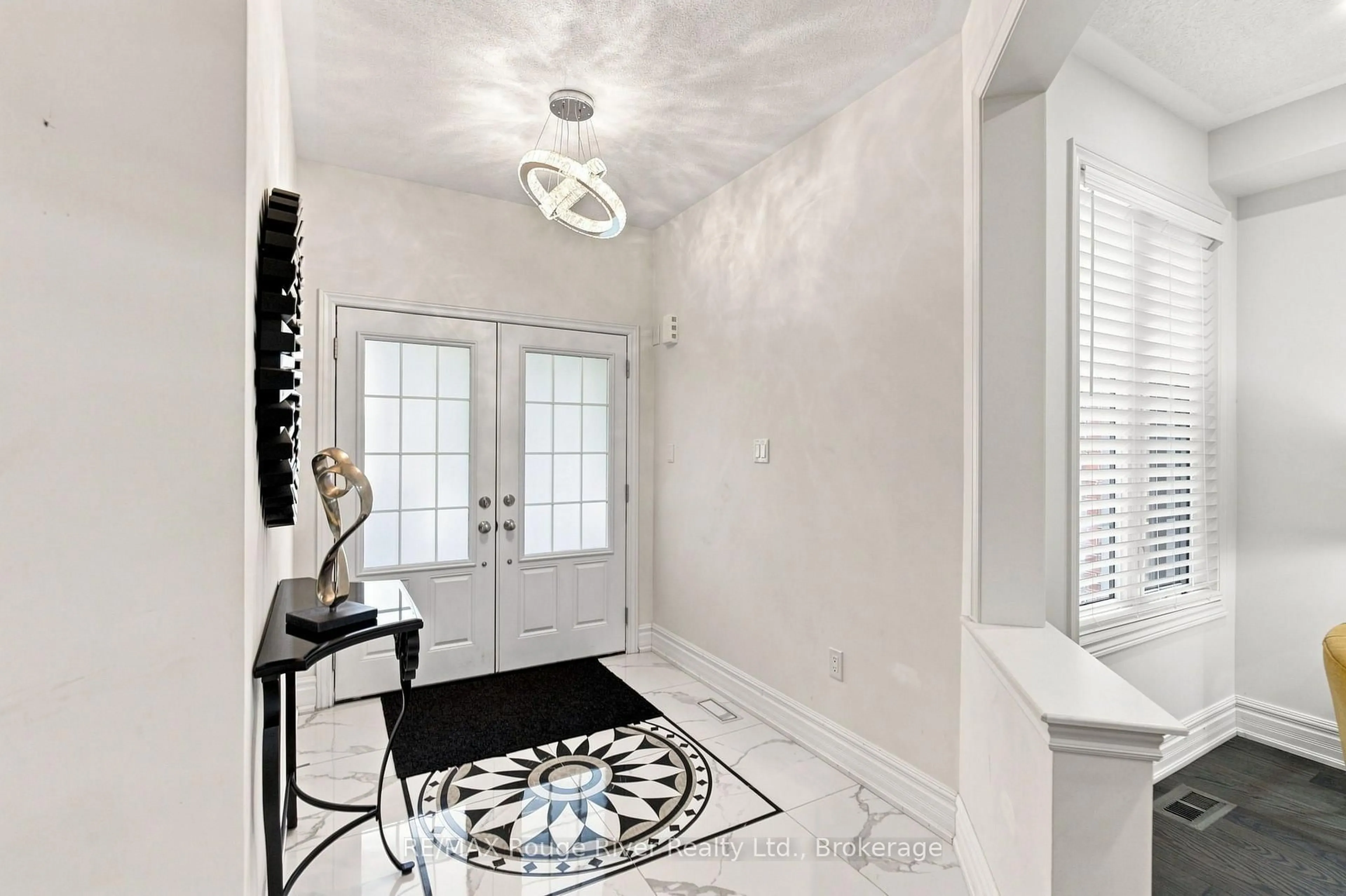 Indoor entryway for 1808 Douglas Langtree Dr, Oshawa Ontario L1K 0Y3