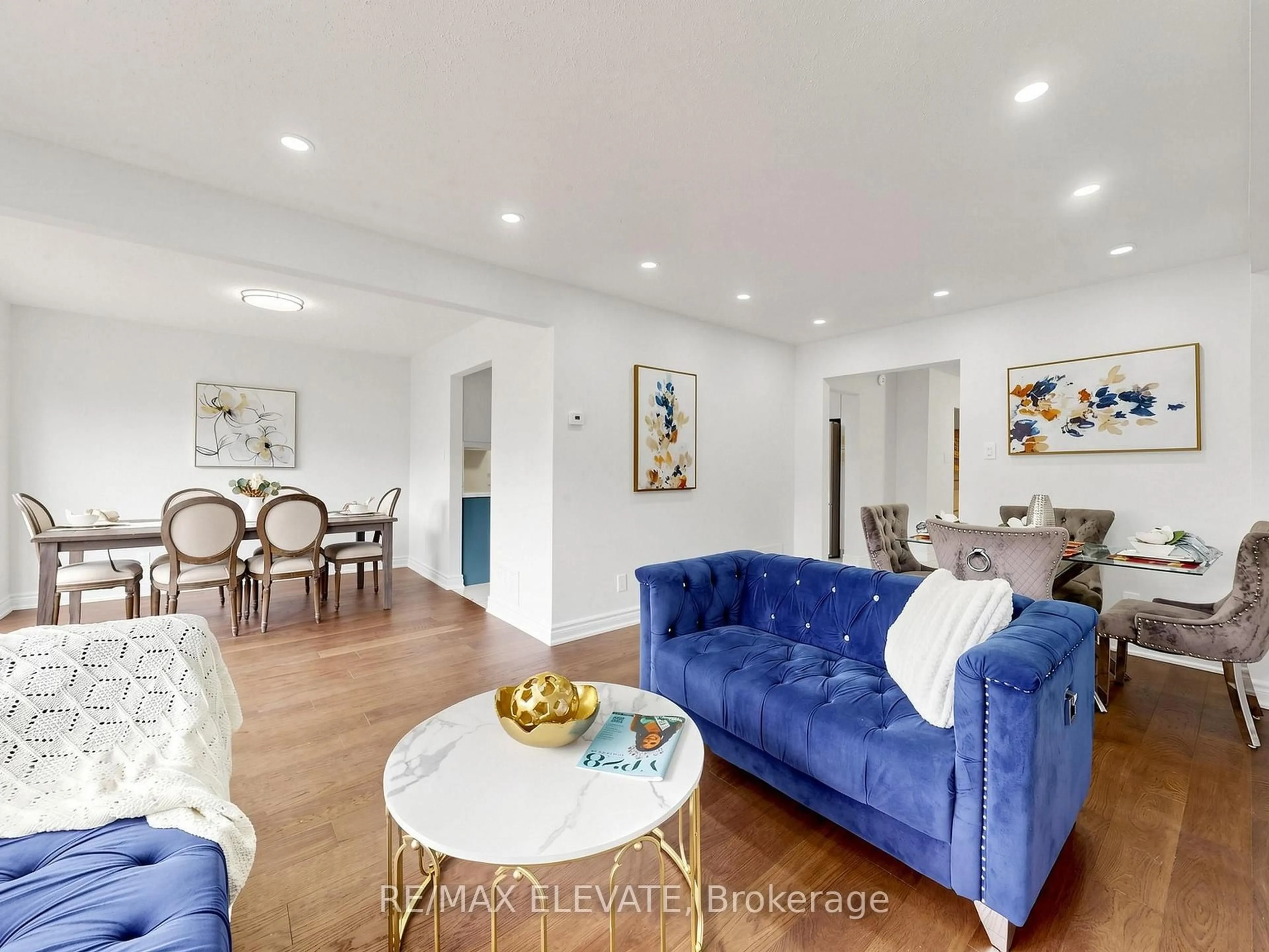 Living room with furniture, wood/laminate floor for 25 Bethany Leigh Dr, Toronto Ontario M1V 2N6