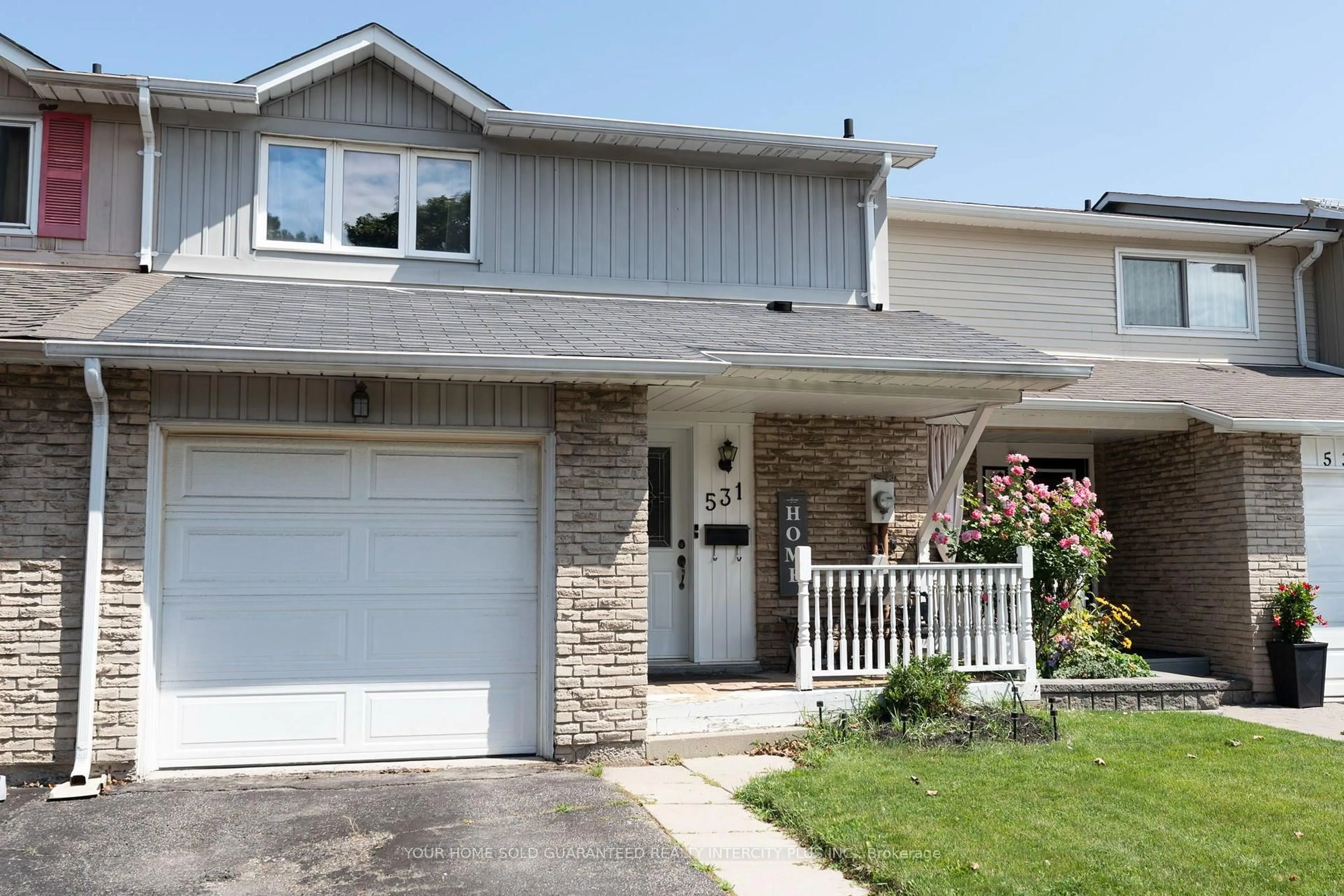 Home with vinyl exterior material, street for 531 Dorchester Dr, Oshawa Ontario L1J 6L3