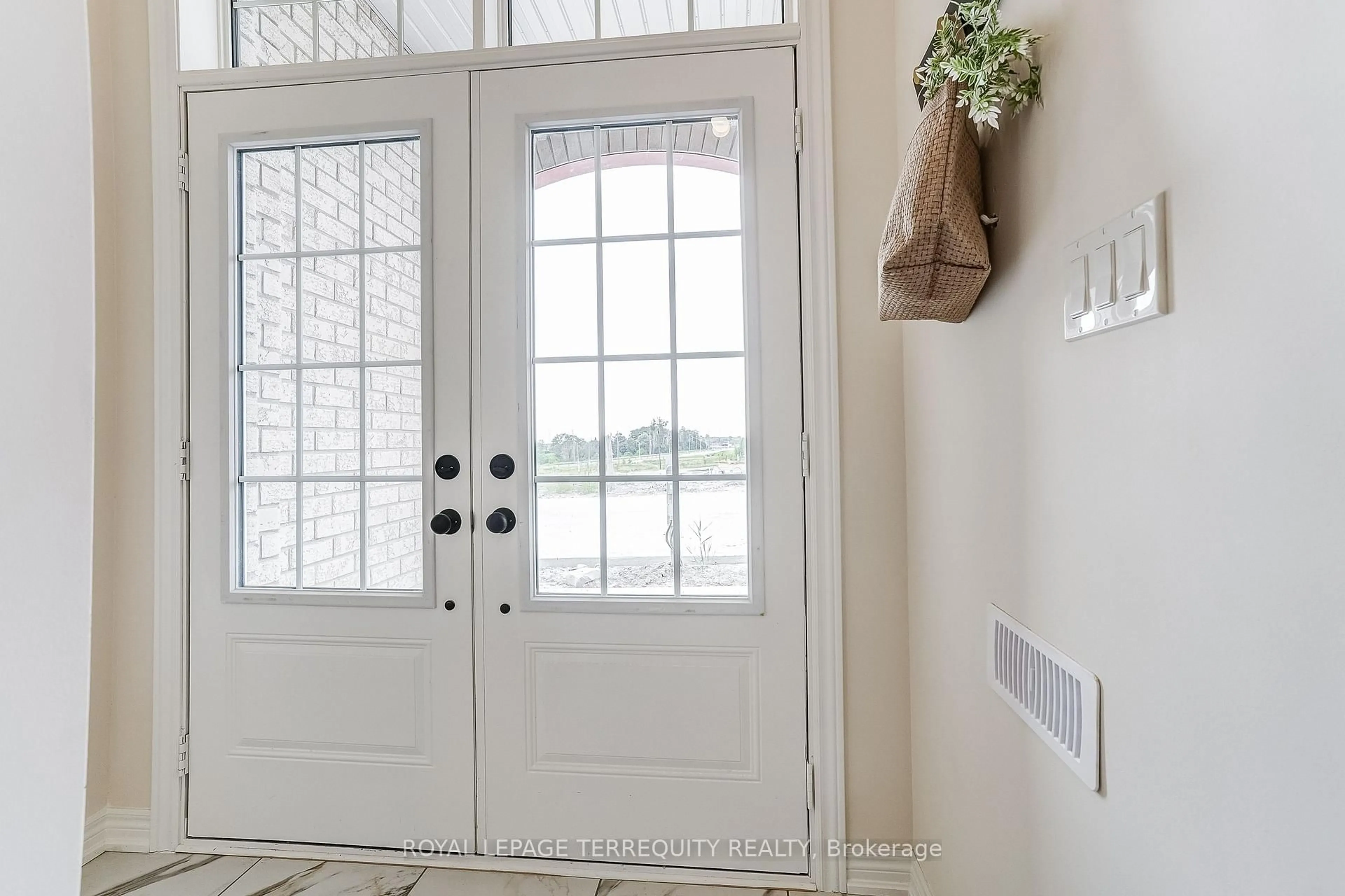 Indoor entryway for 1218 Elizabeth Mackenzie Tr, Pickering Ontario L1X 0S3