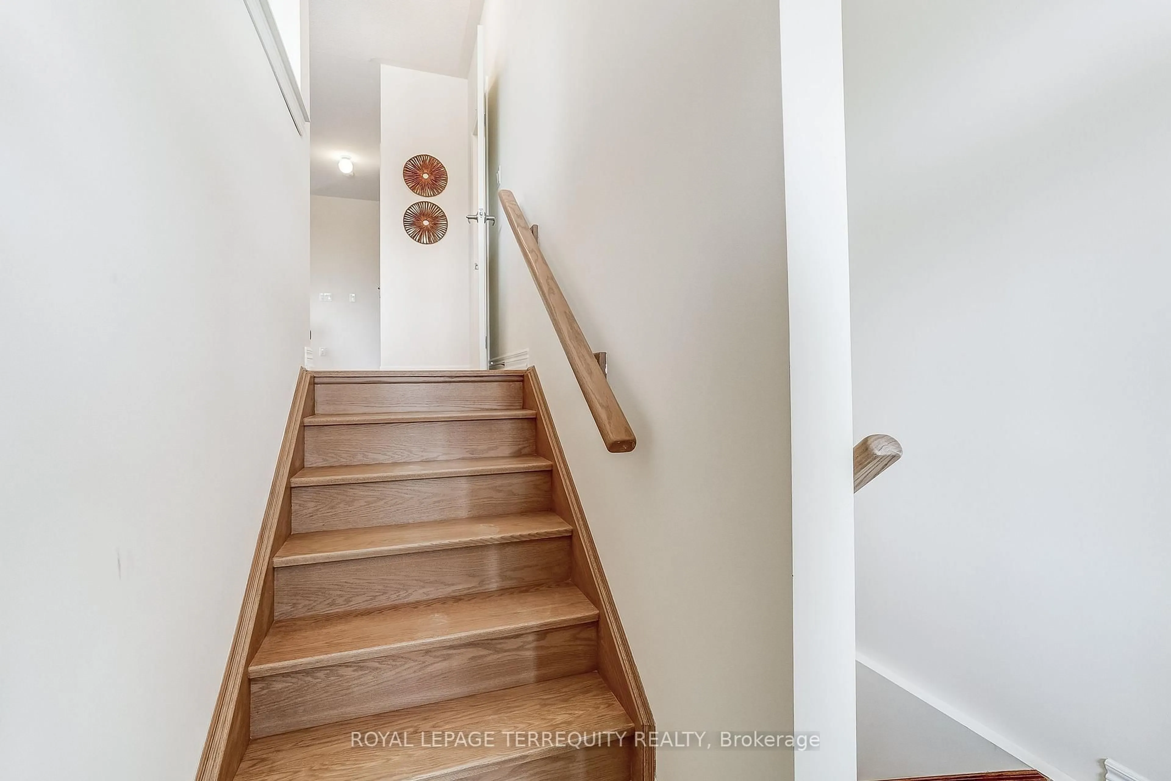 Stairs for 1218 Elizabeth Mackenzie Tr, Pickering Ontario L1X 0S3