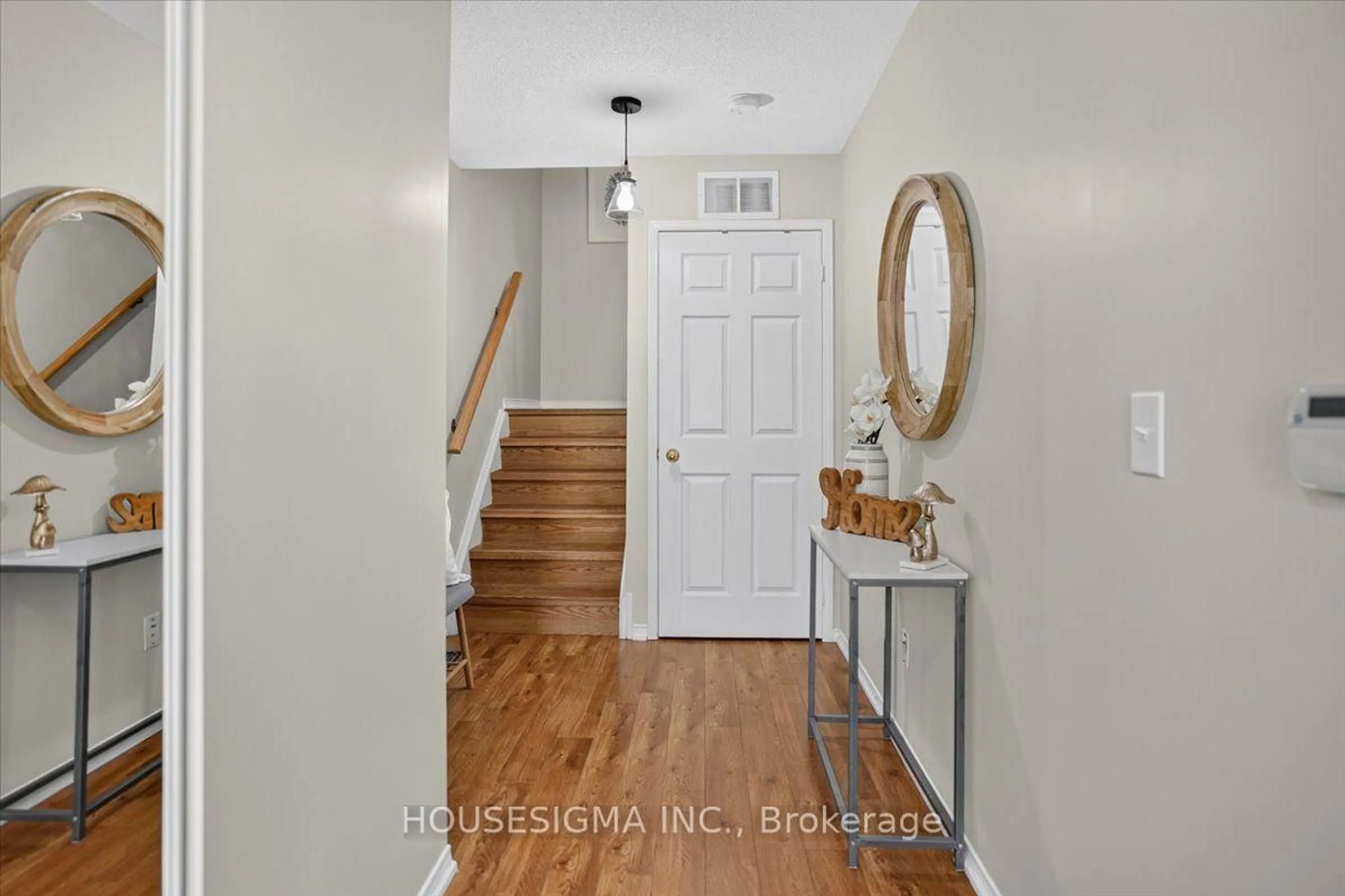 Indoor entryway for 26 Linnell St, Ajax Ontario L1Z 0K9