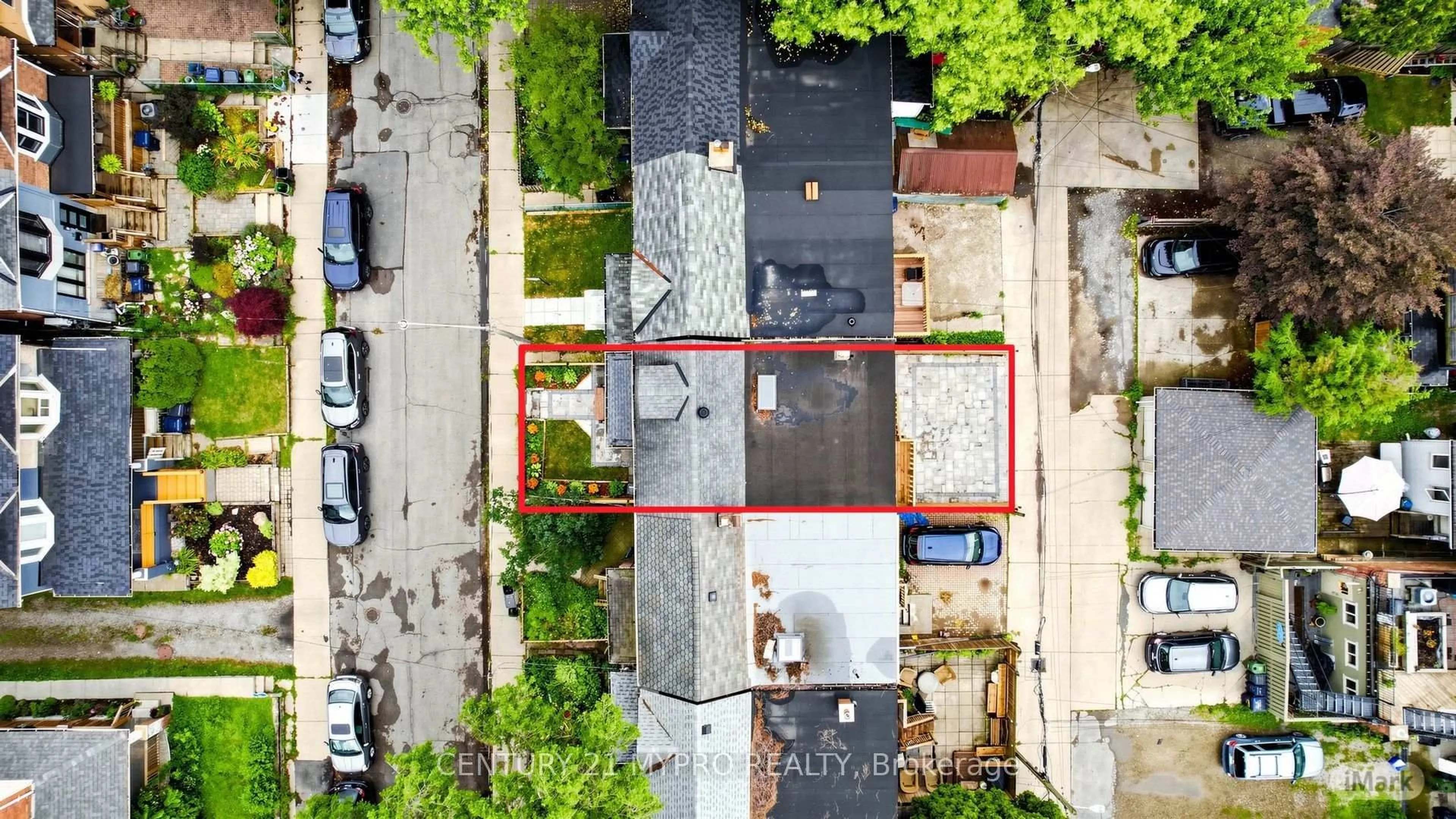 A pic from outside/outdoor area/front of a property/back of a property/a pic from drone, unknown for 7 Cherry Nook Gdns, Toronto Ontario M4L 1J5