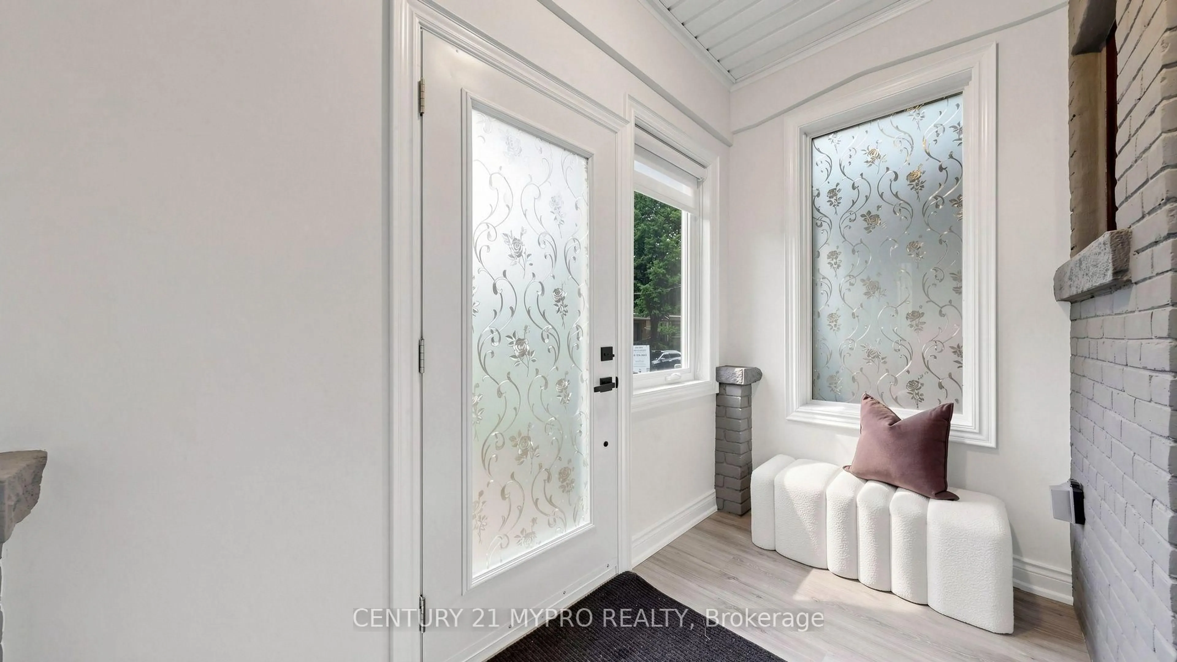 Indoor entryway for 7 Cherry Nook Gdns, Toronto Ontario M4L 1J5