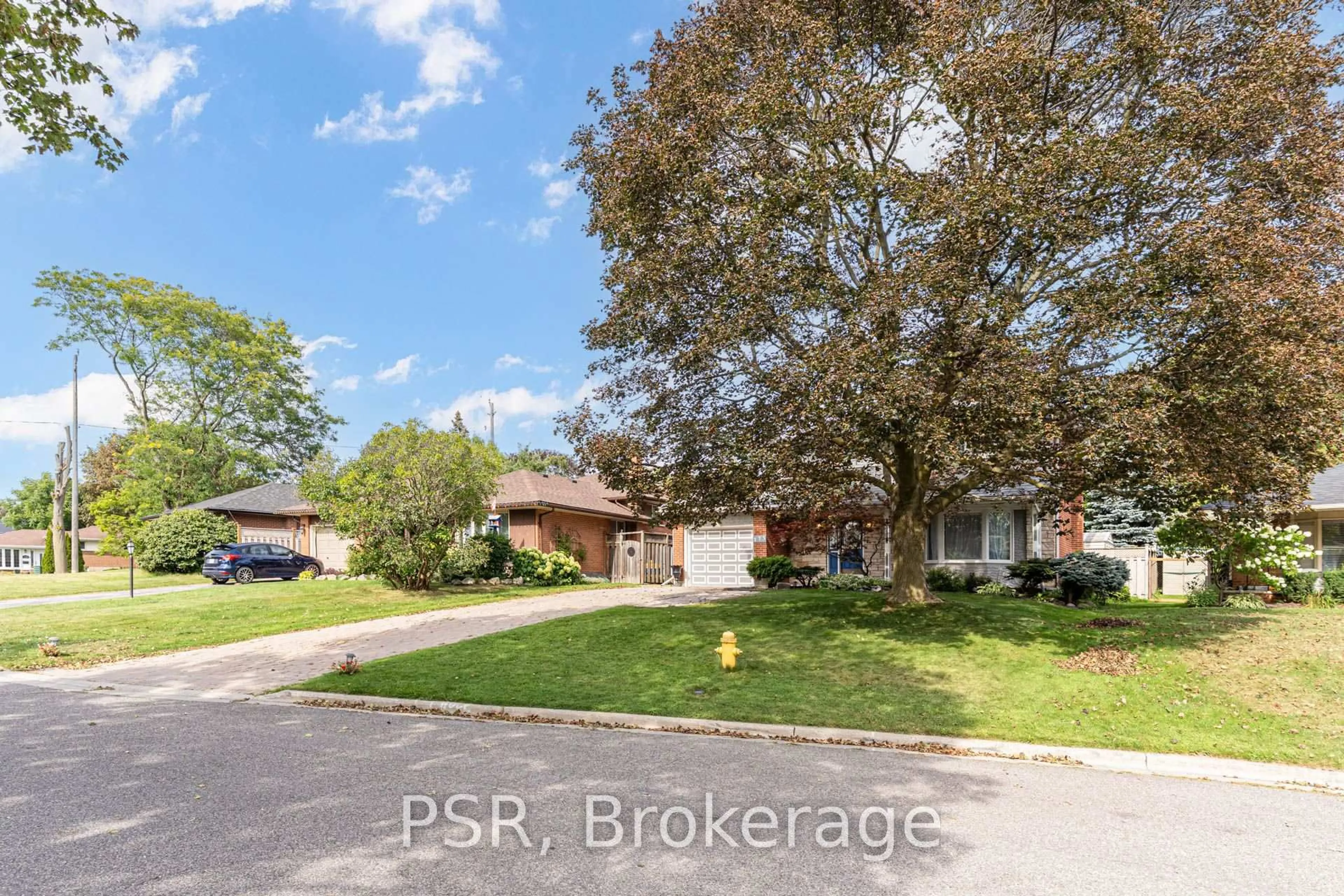 A pic from outside/outdoor area/front of a property/back of a property/a pic from drone, street for 375 Inverness Dr, Oshawa Ontario L1J 5T6