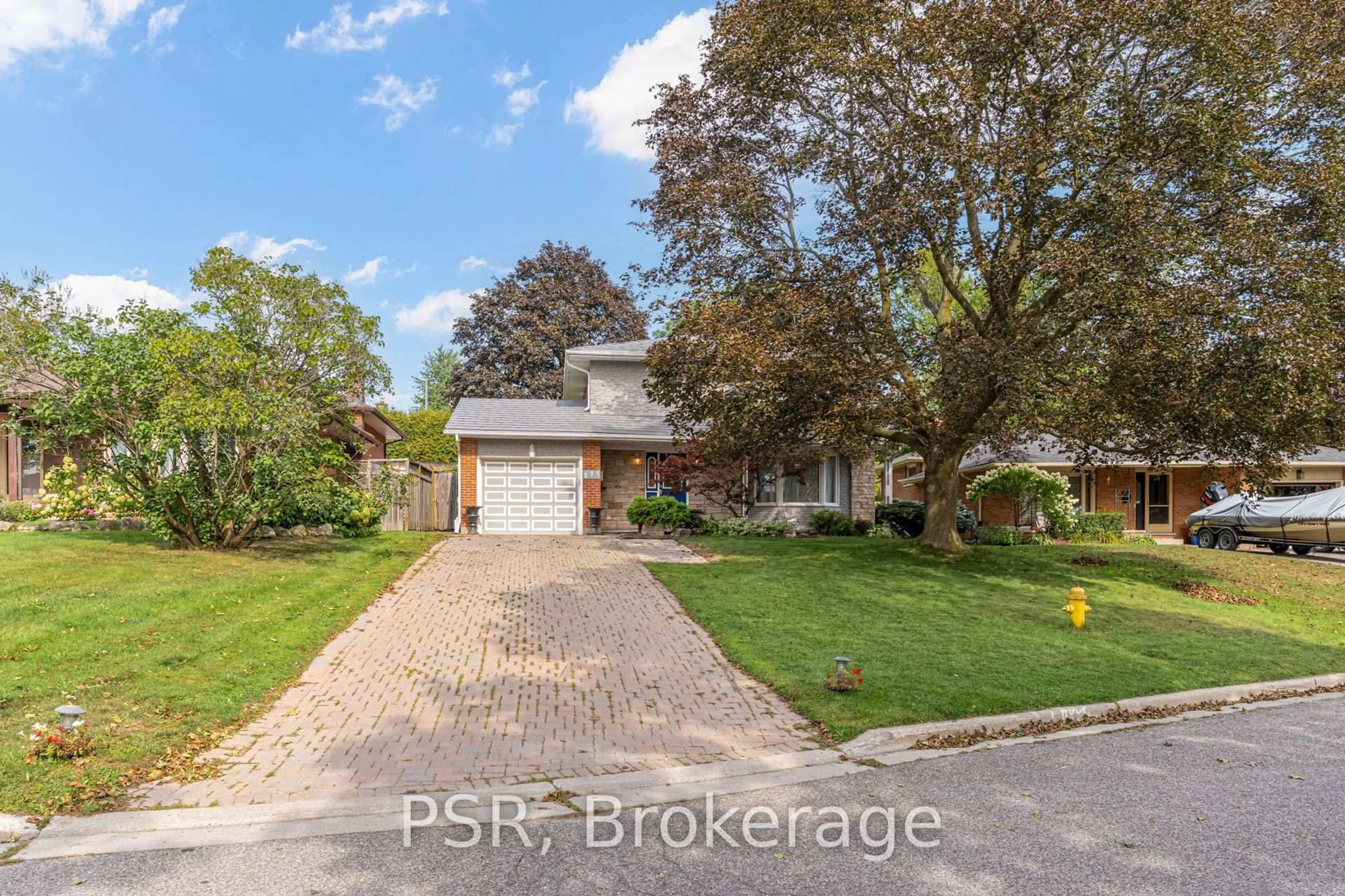 A pic from outside/outdoor area/front of a property/back of a property/a pic from drone, street for 375 Inverness Dr, Oshawa Ontario L1J 5T6
