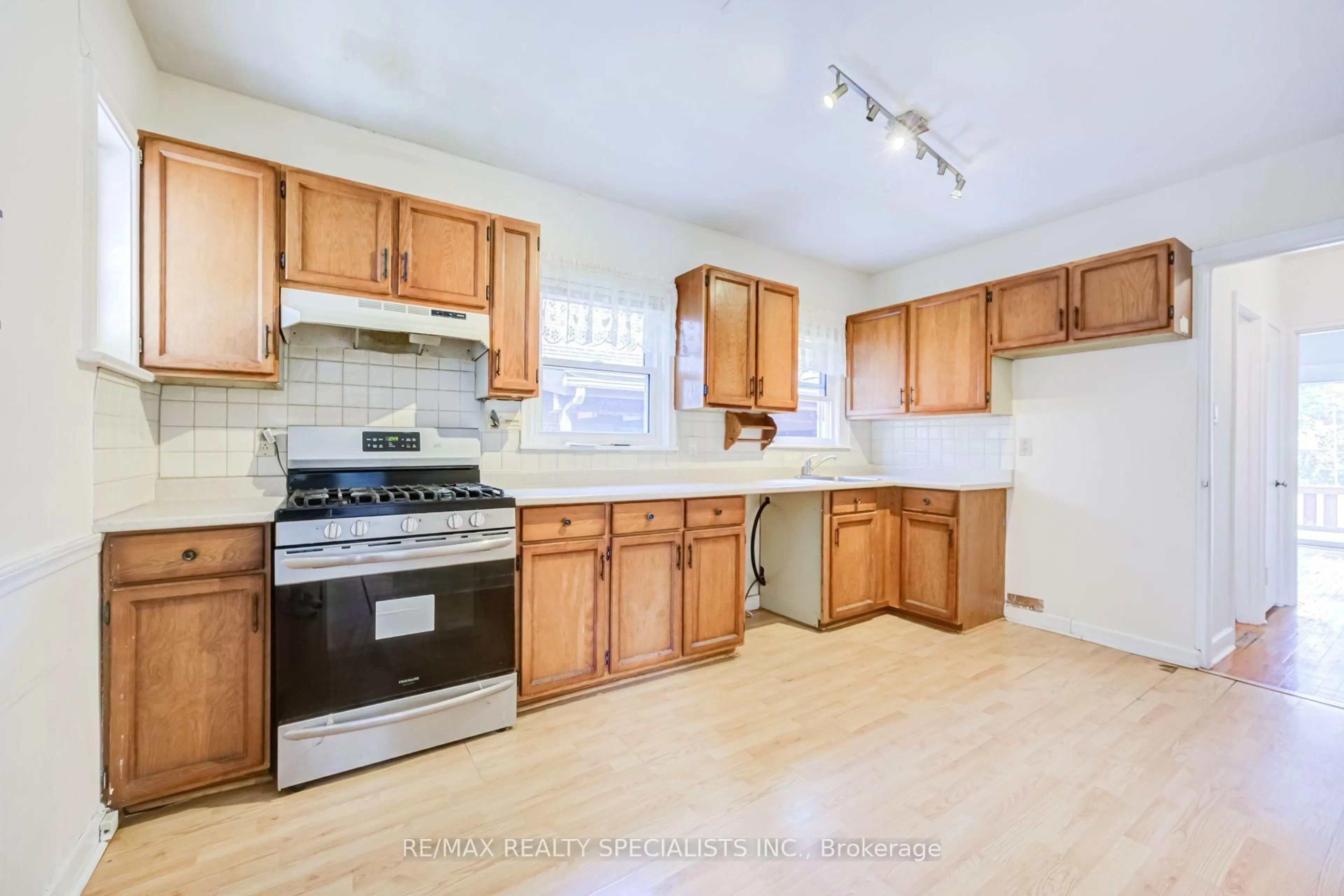 Standard kitchen, unknown for 47 Singleton Rd, Toronto Ontario M1R 1H8