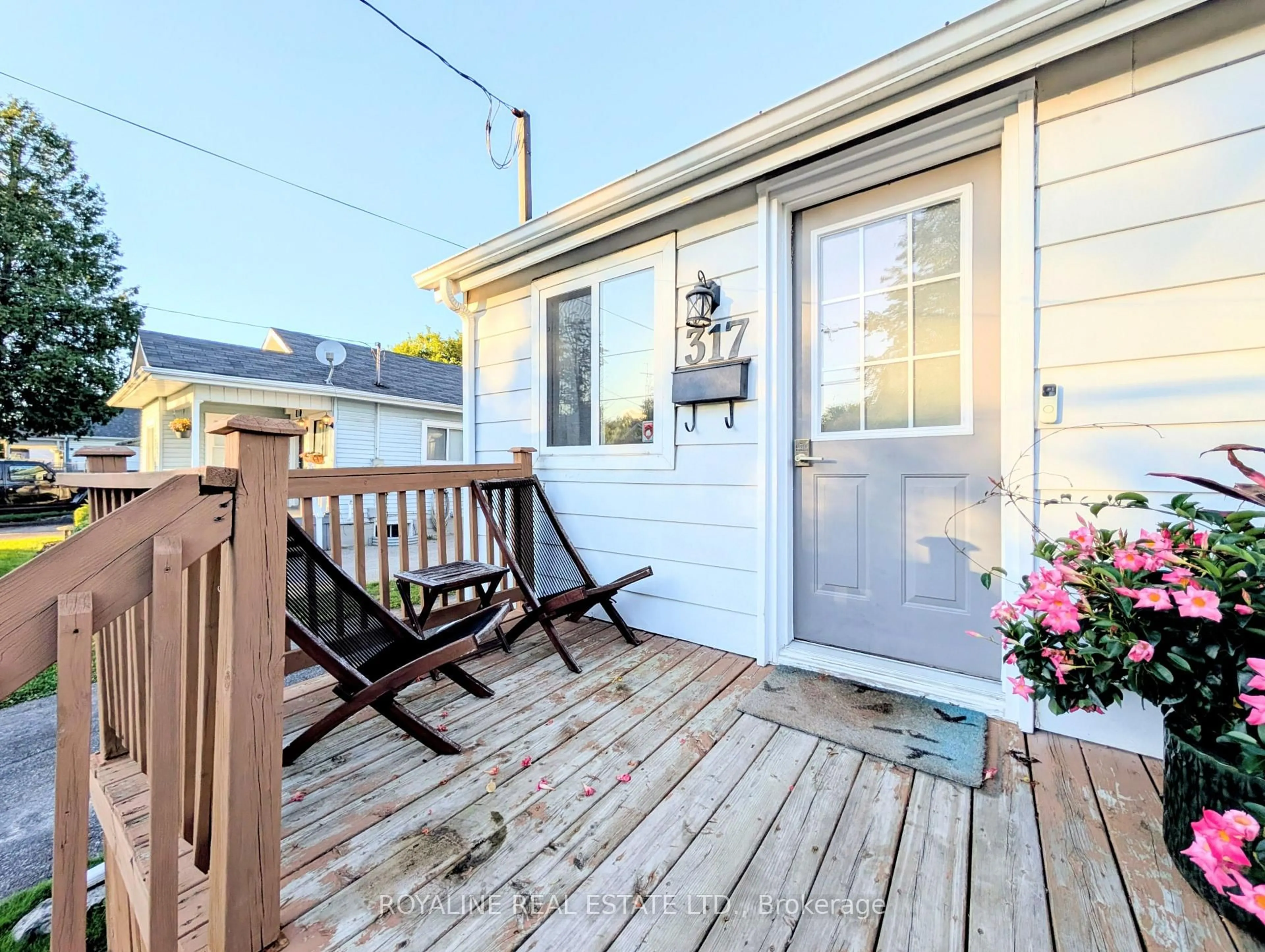 Patio, street for 317 Oshawa Blvd, Oshawa Ontario L1H 5R9