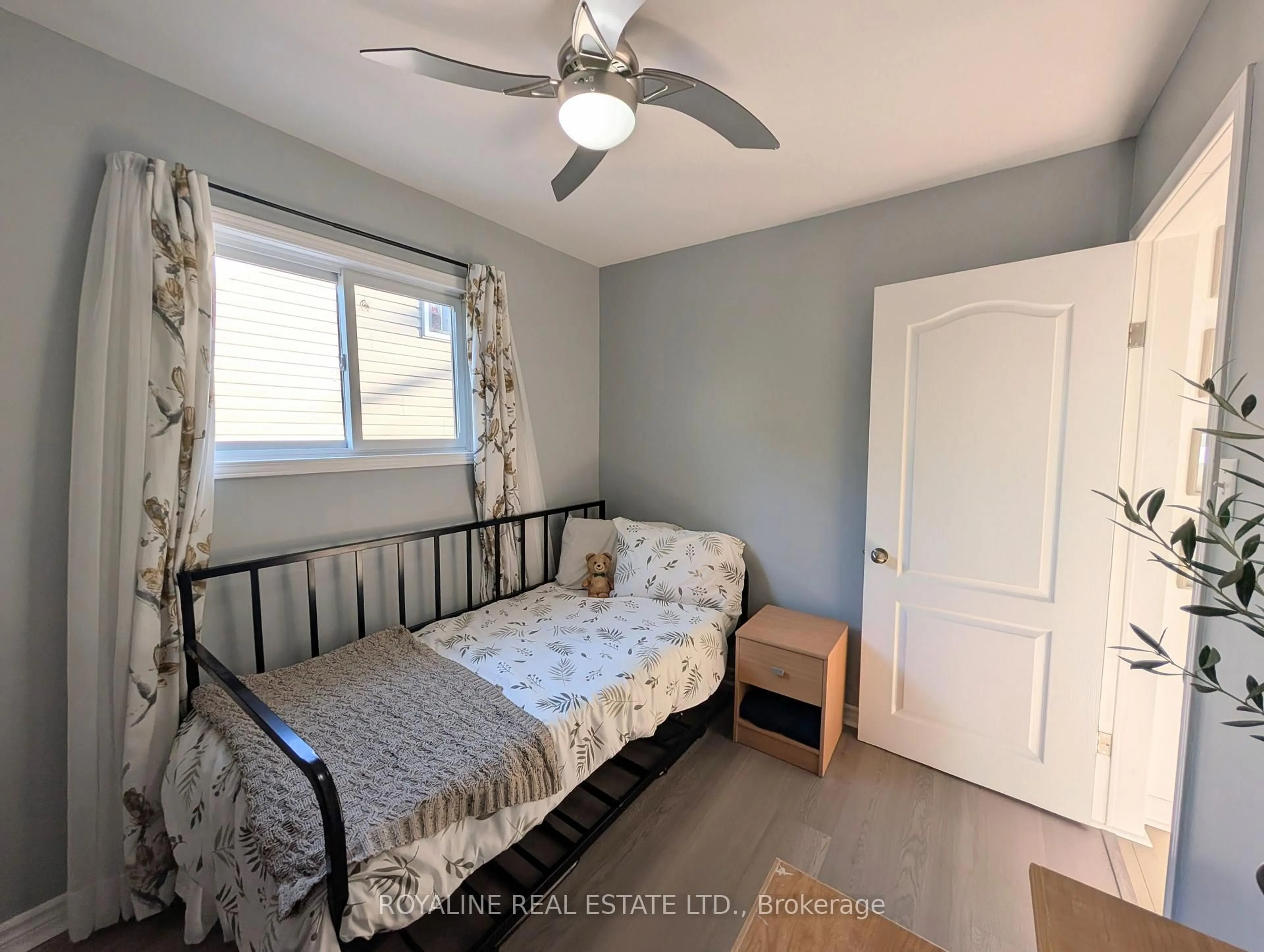 A pic of a room for 317 Oshawa Blvd, Oshawa Ontario L1H 5R9