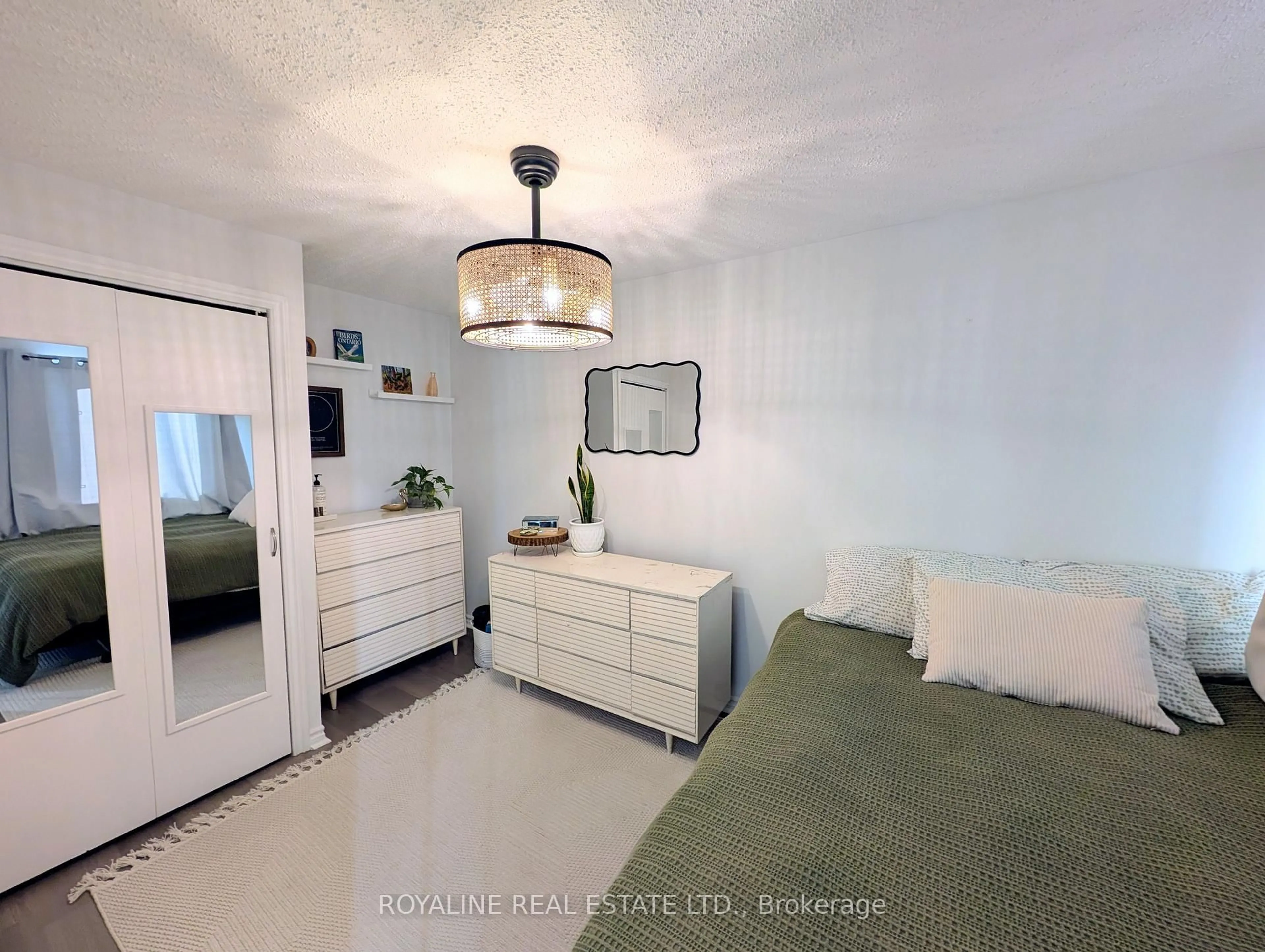 A pic of a room for 317 Oshawa Blvd, Oshawa Ontario L1H 5R9