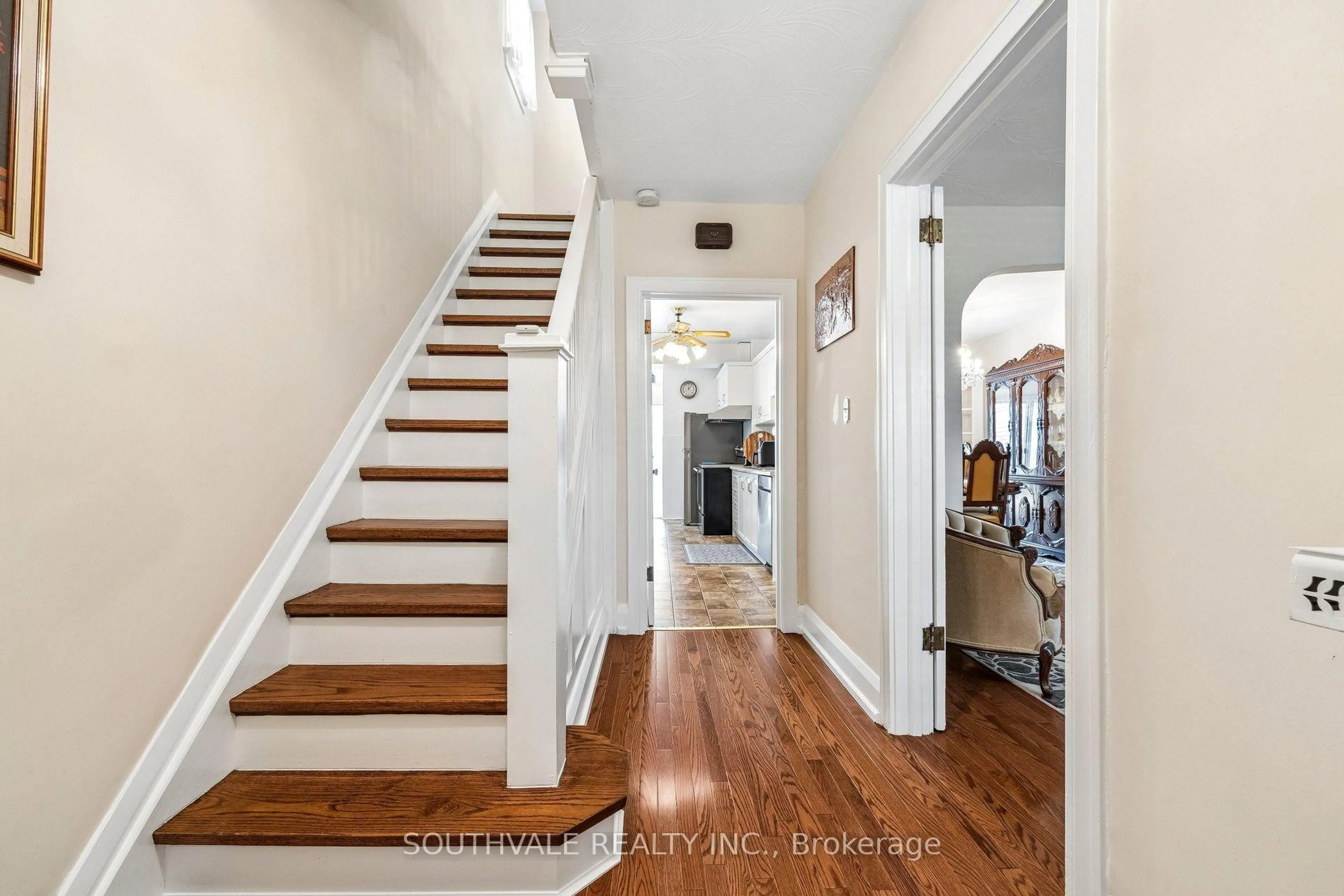 Indoor entryway for 67 Kings Park Blvd, Toronto Ontario M4J 2B9