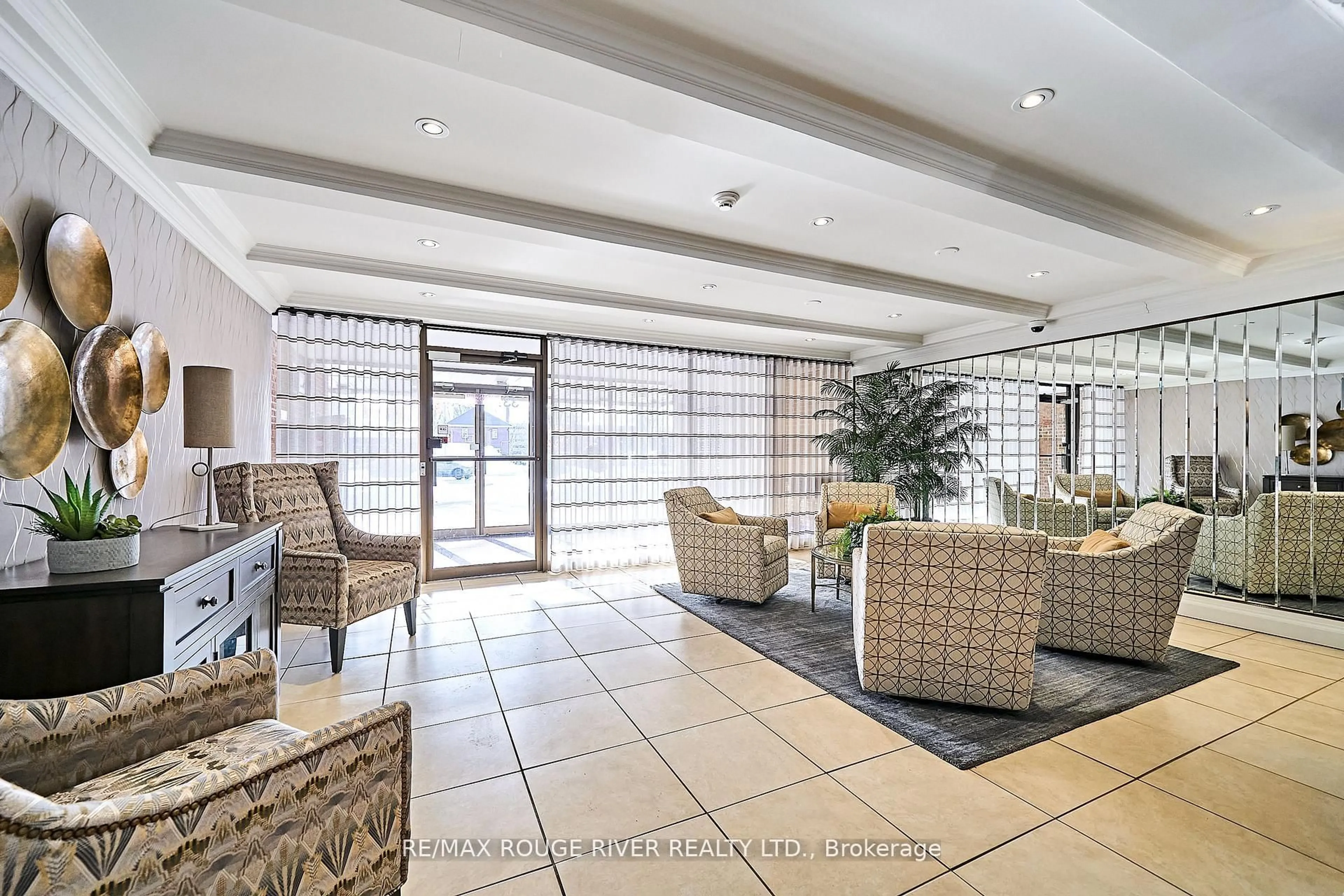 Lobby for 337 Simcoe St #401, Oshawa Ontario L1G 4T2